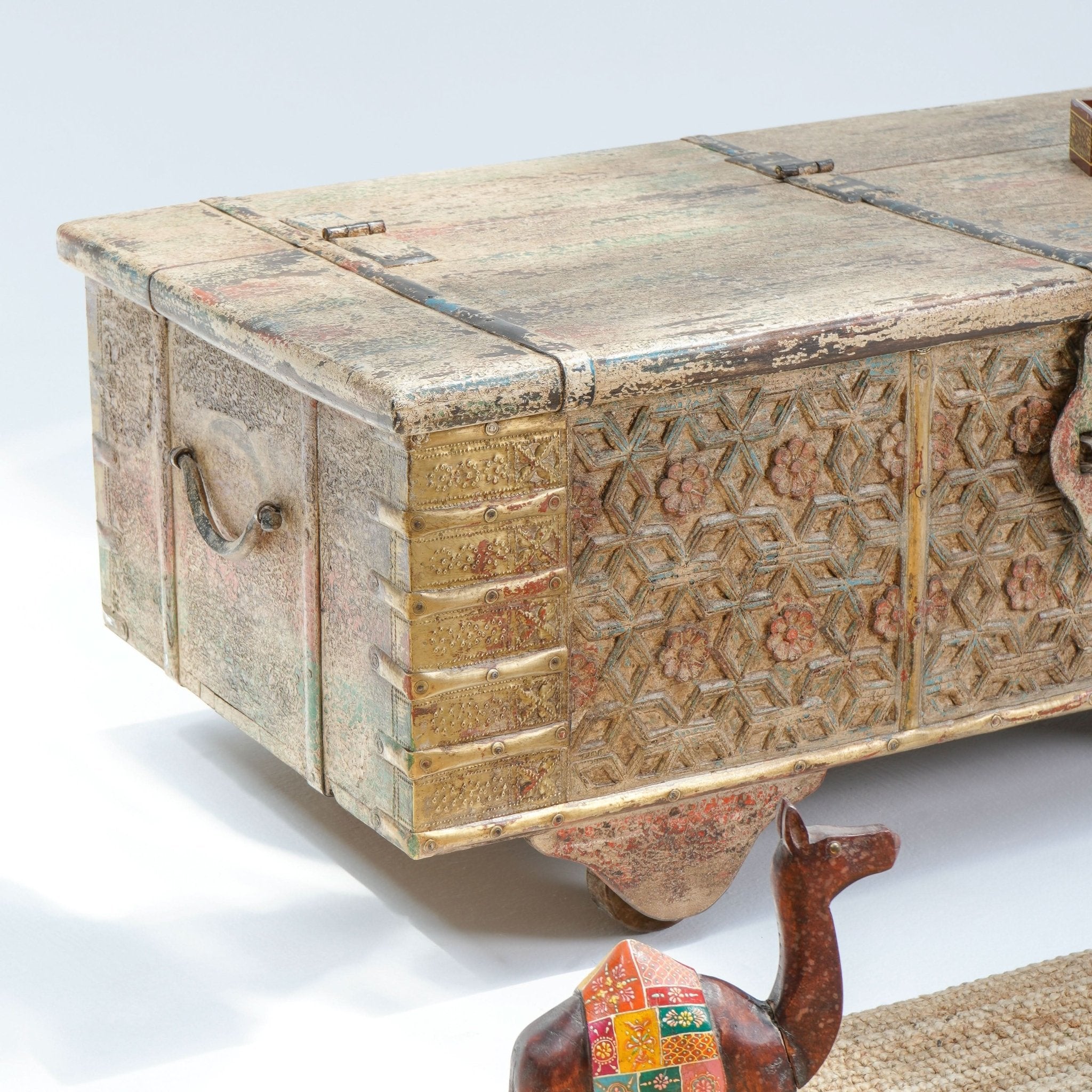 ANTIQUE TRUNK STORAGE BOX - Art and craft furniture