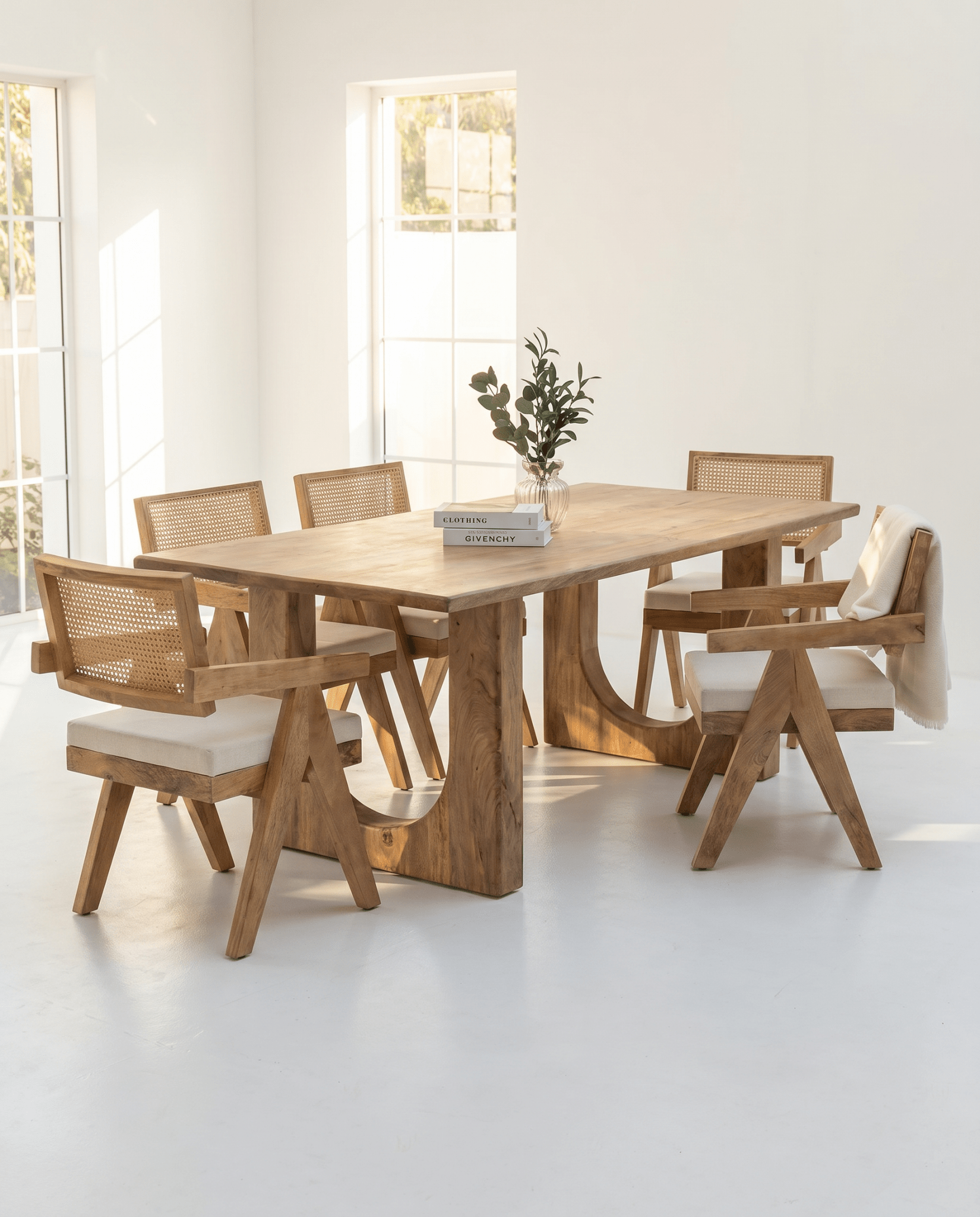 AURA MANGO WOOD DINING TABLE - Art and craft furniture