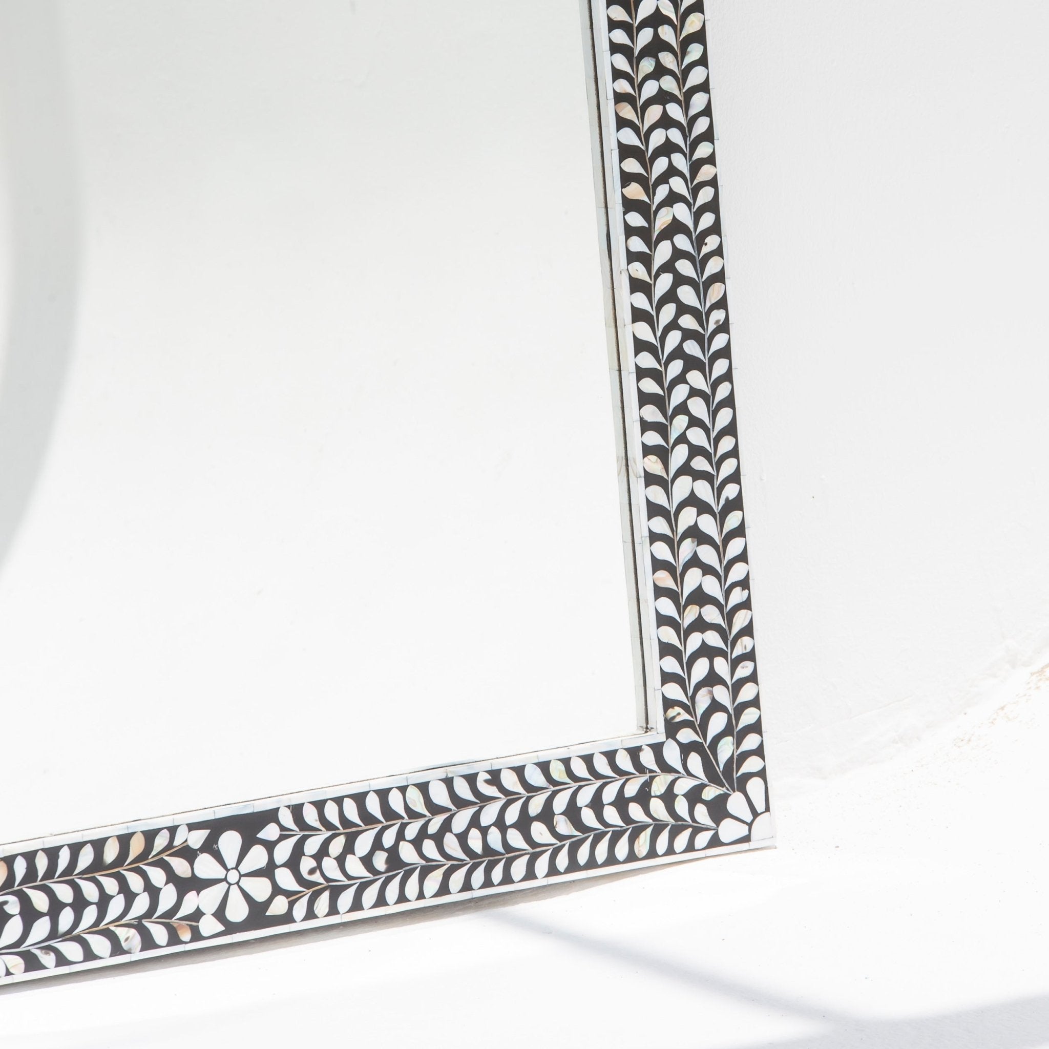 AZURE-BLACK MOTHER OF PEARL MIRROR FRAME - Art and craft furniture