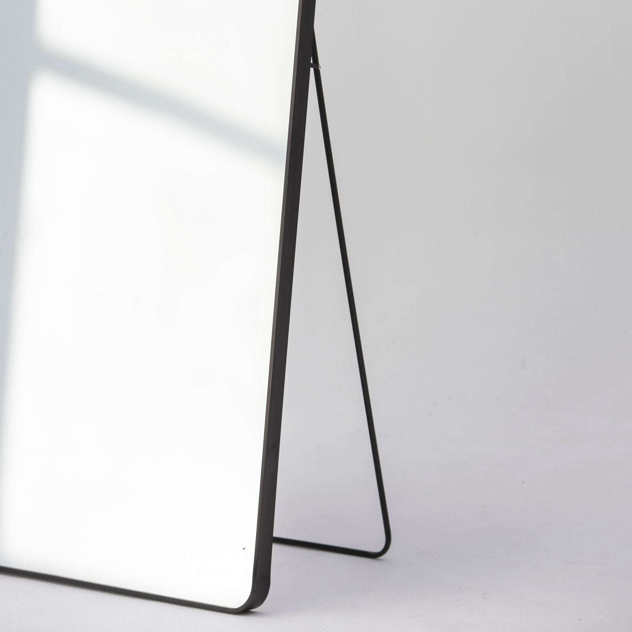 BYRON RECTANGLE BLACK METAL MIRROR FRAME - Art and craft furniture