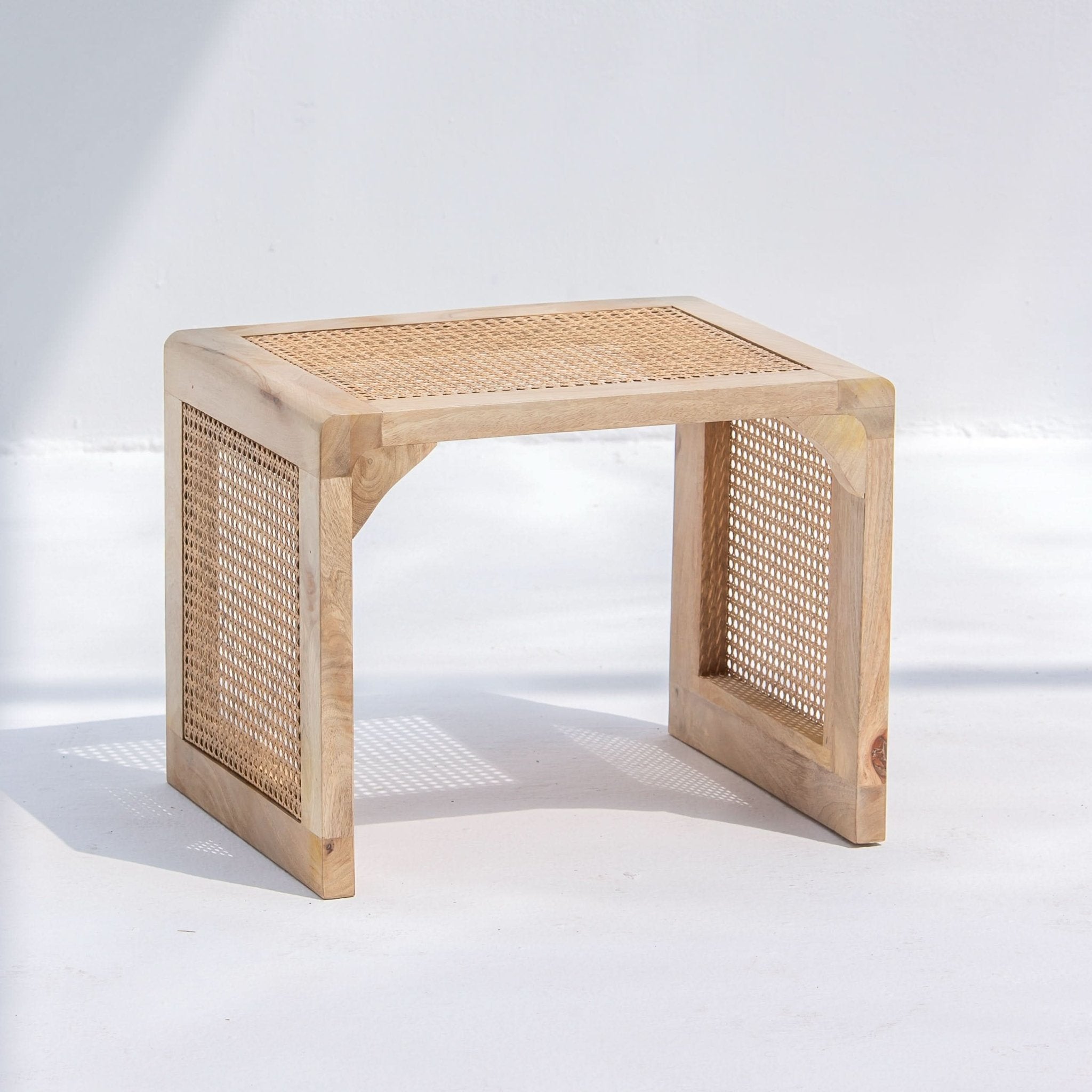 CANOVIA CANE SIDE TABLE - Art and craft furniture