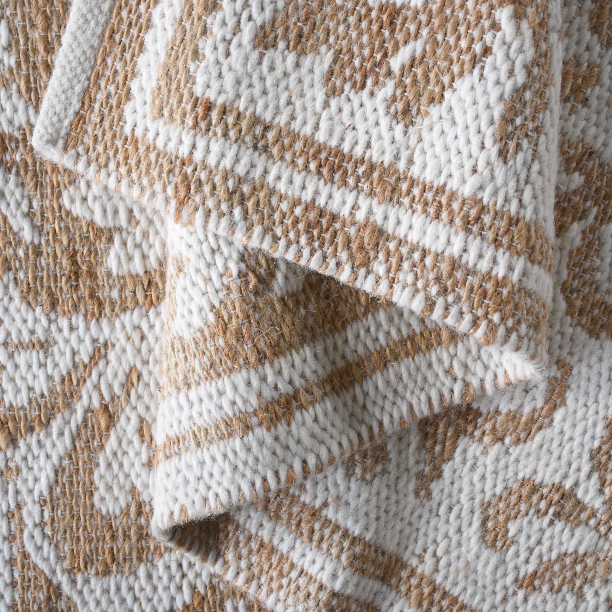 CARDINA JACQUARD WOVEN JUTE & WOOL CARPET - Art and craft furniture