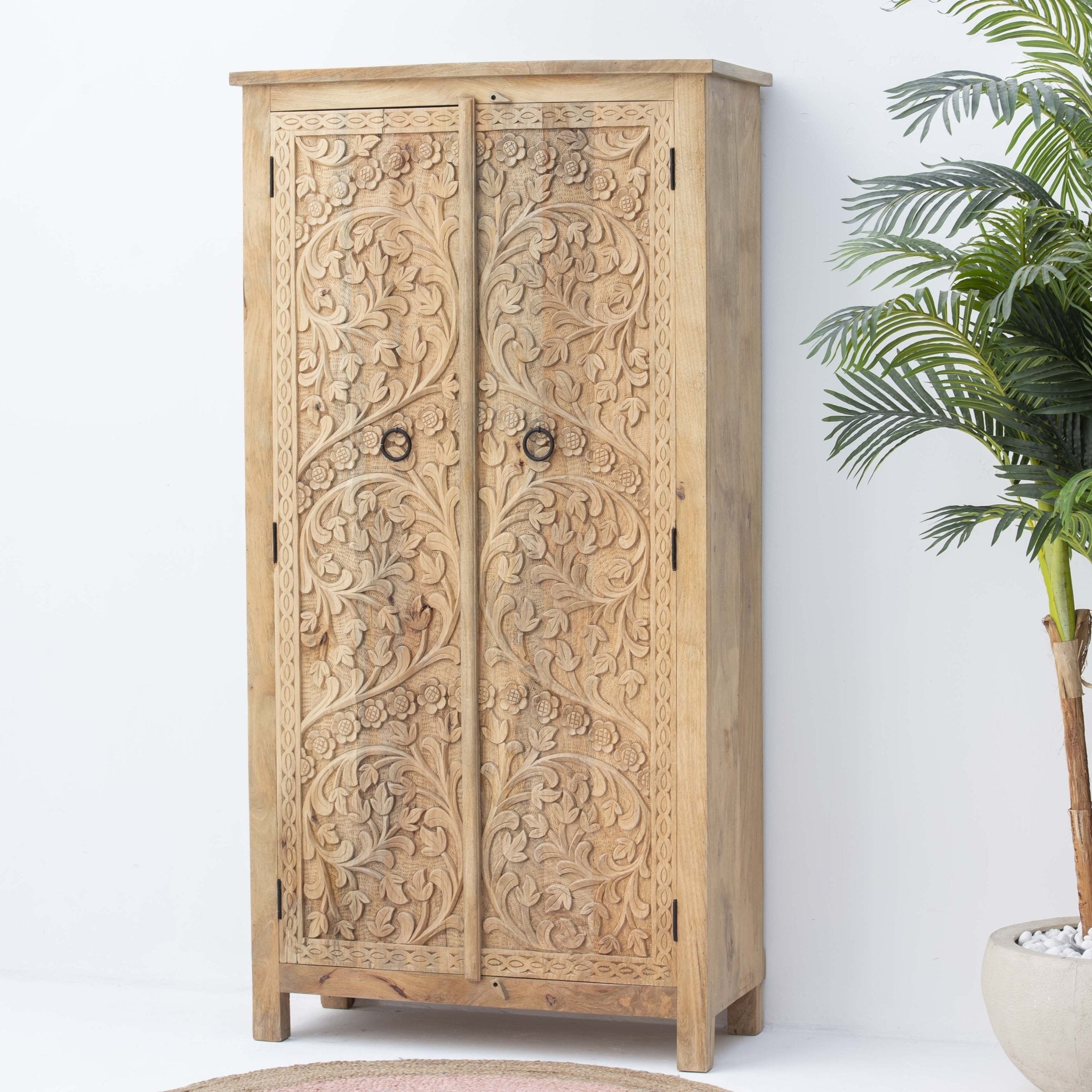 CARVING WOODEN CABINET - Art and craft furniture