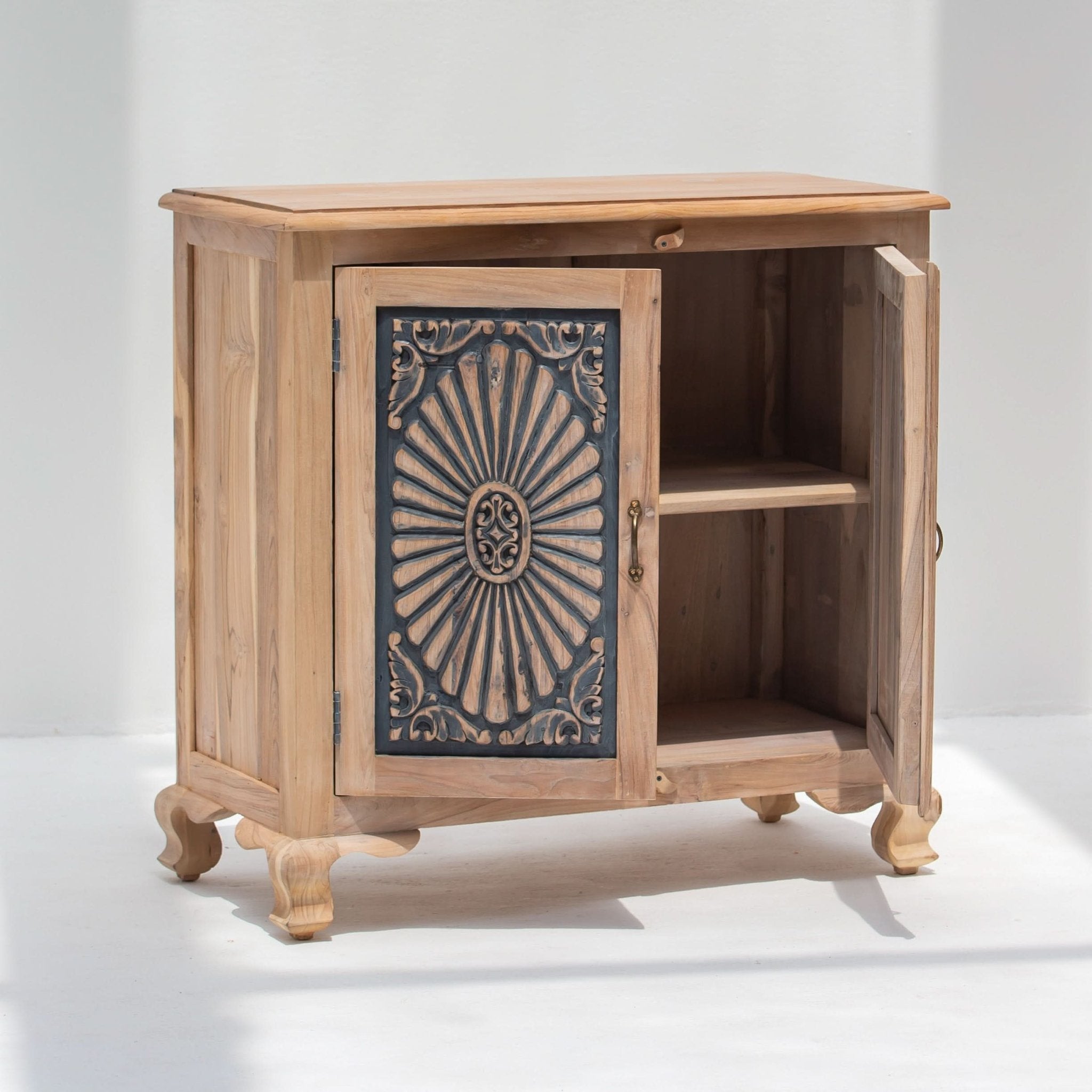 CHARLORE WOODEN SIDEBOARD - Art and craft furniture