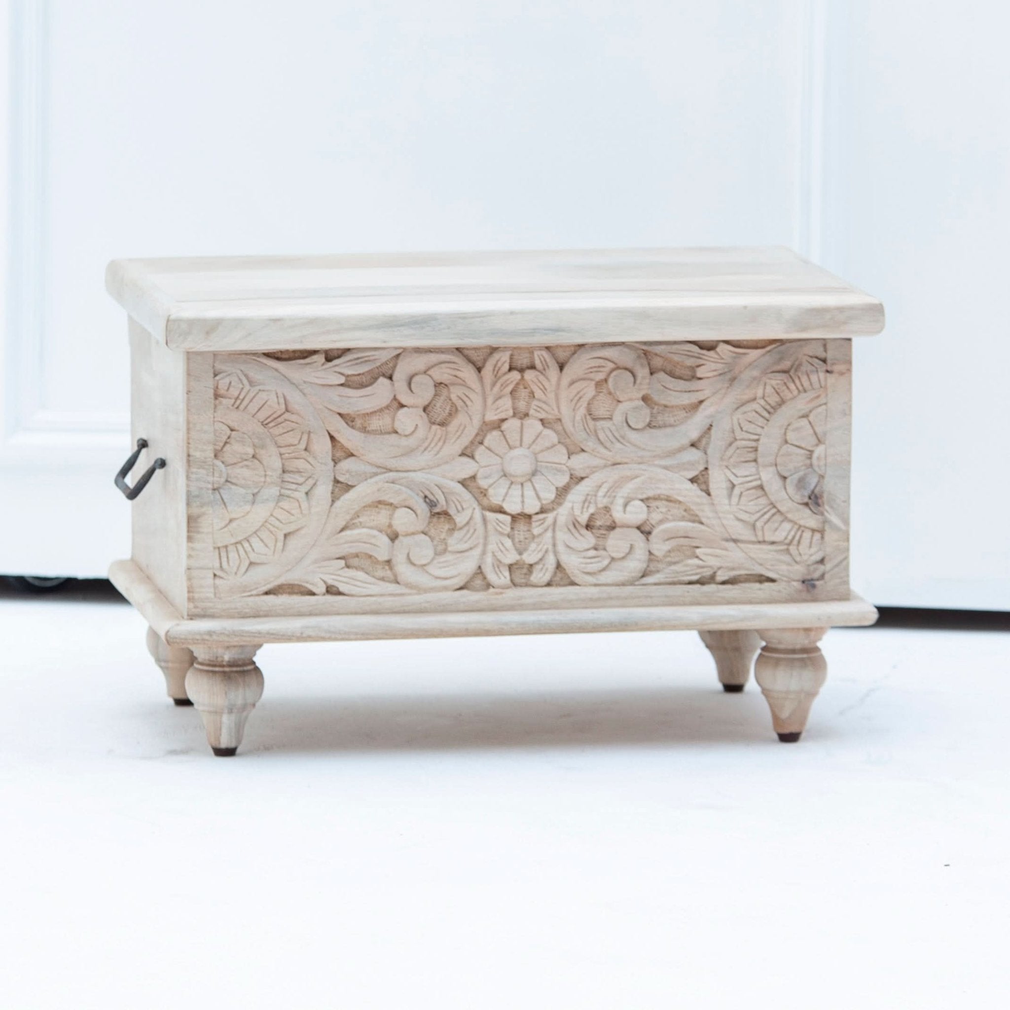DABORA CARVED STORAGE BOX - Art and craft furniture