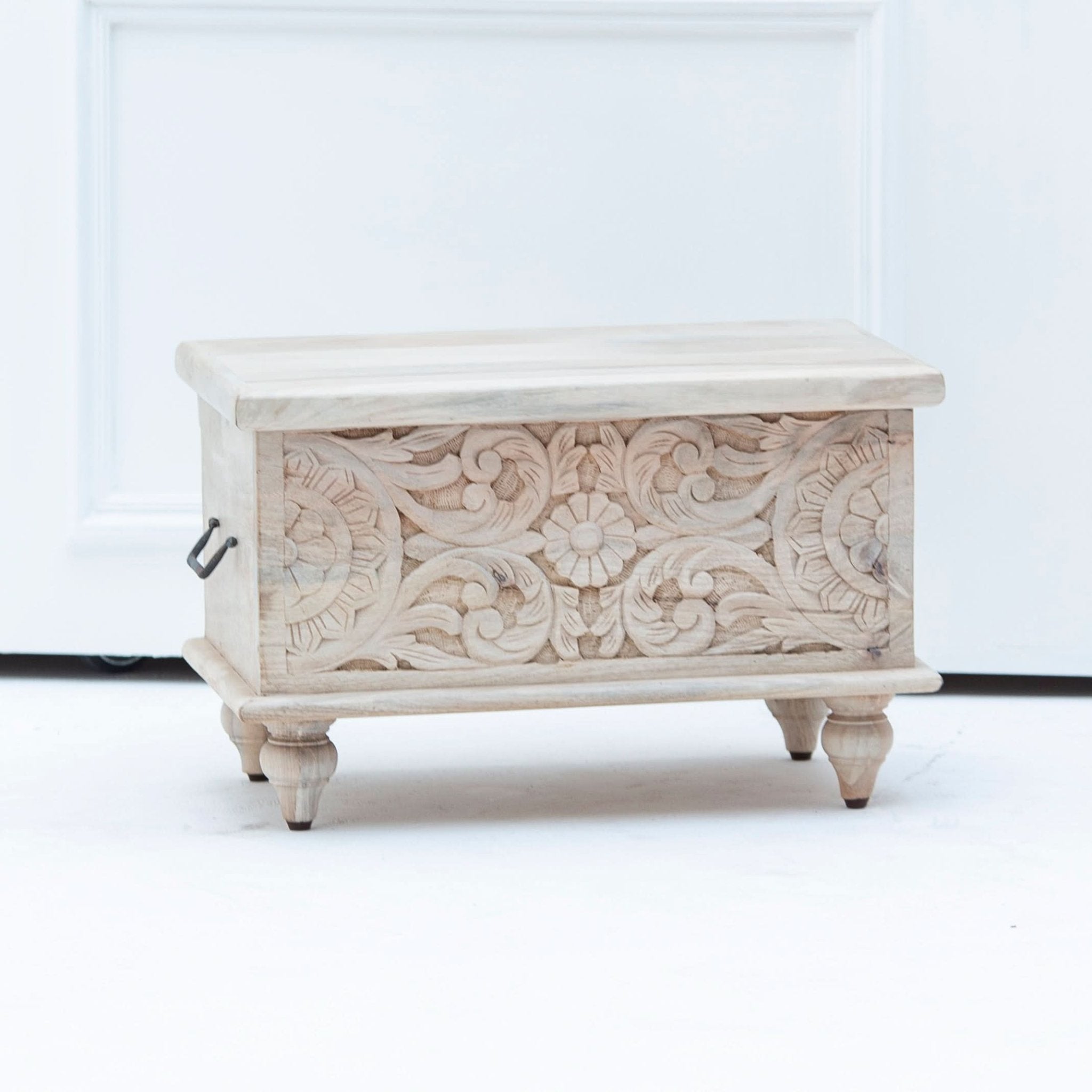 DABORA CARVED STORAGE BOX - Art and craft furniture