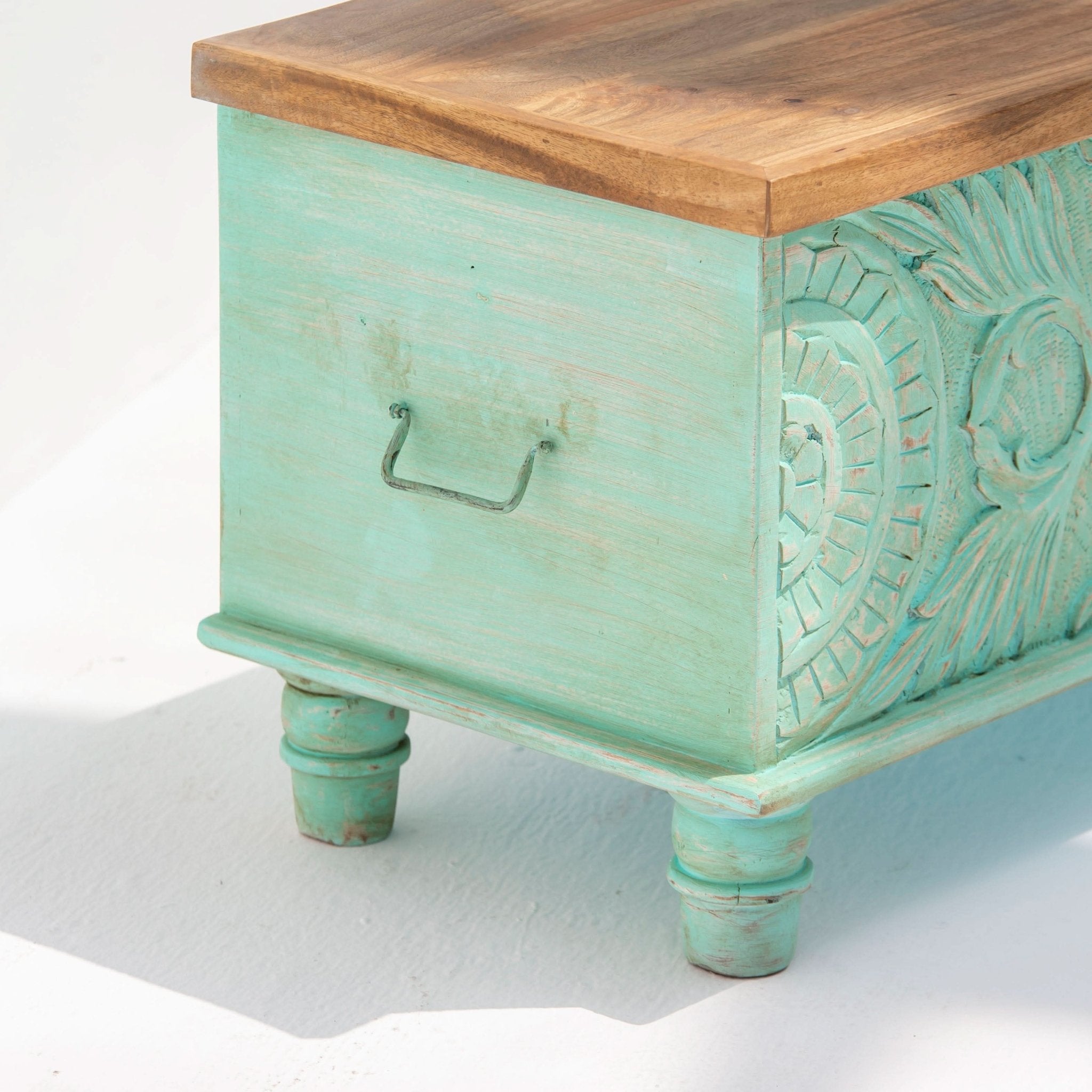 DABORA WOODEN CARWING BOX - Art and craft furniture