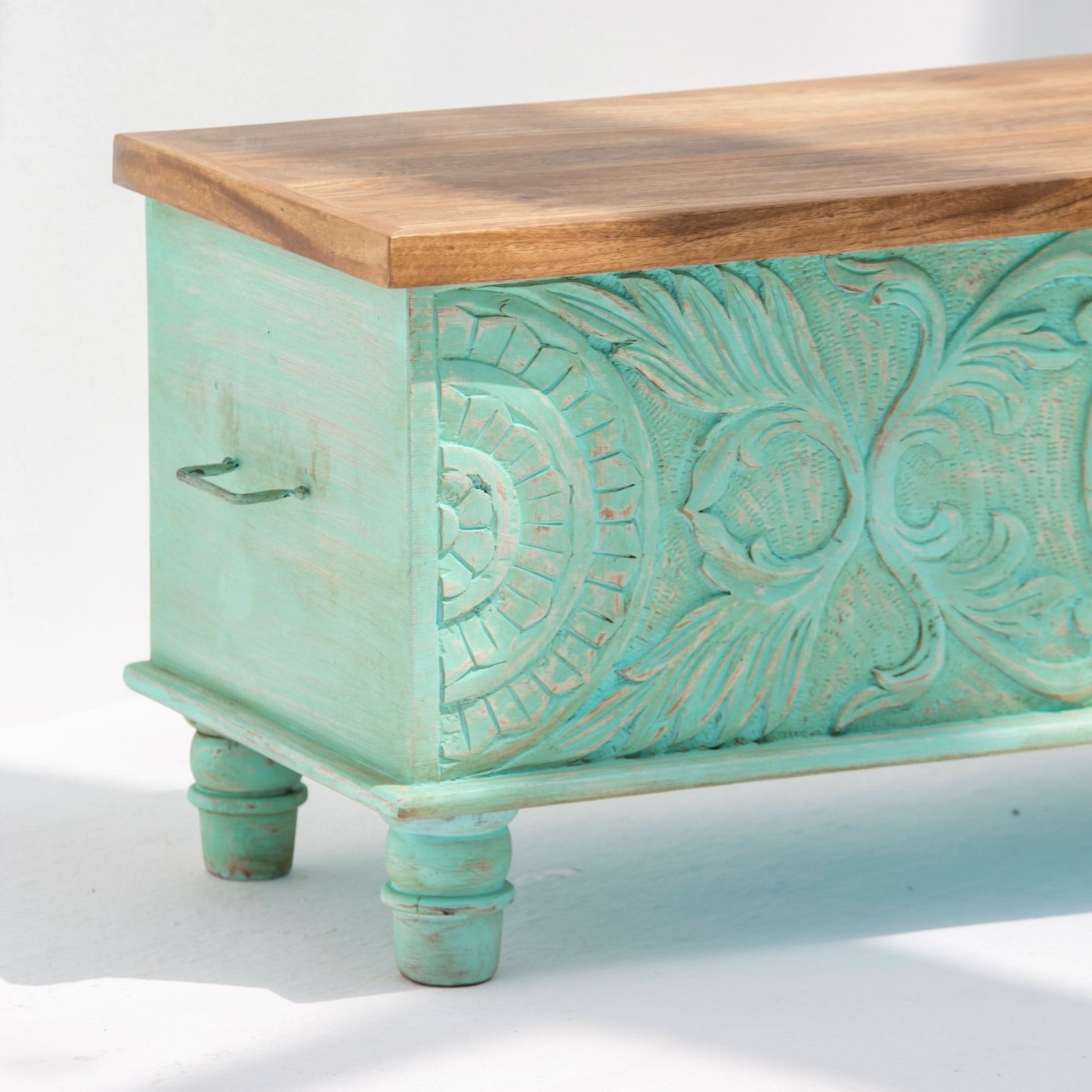 DABORA WOODEN CARWING BOX - Art and craft furniture