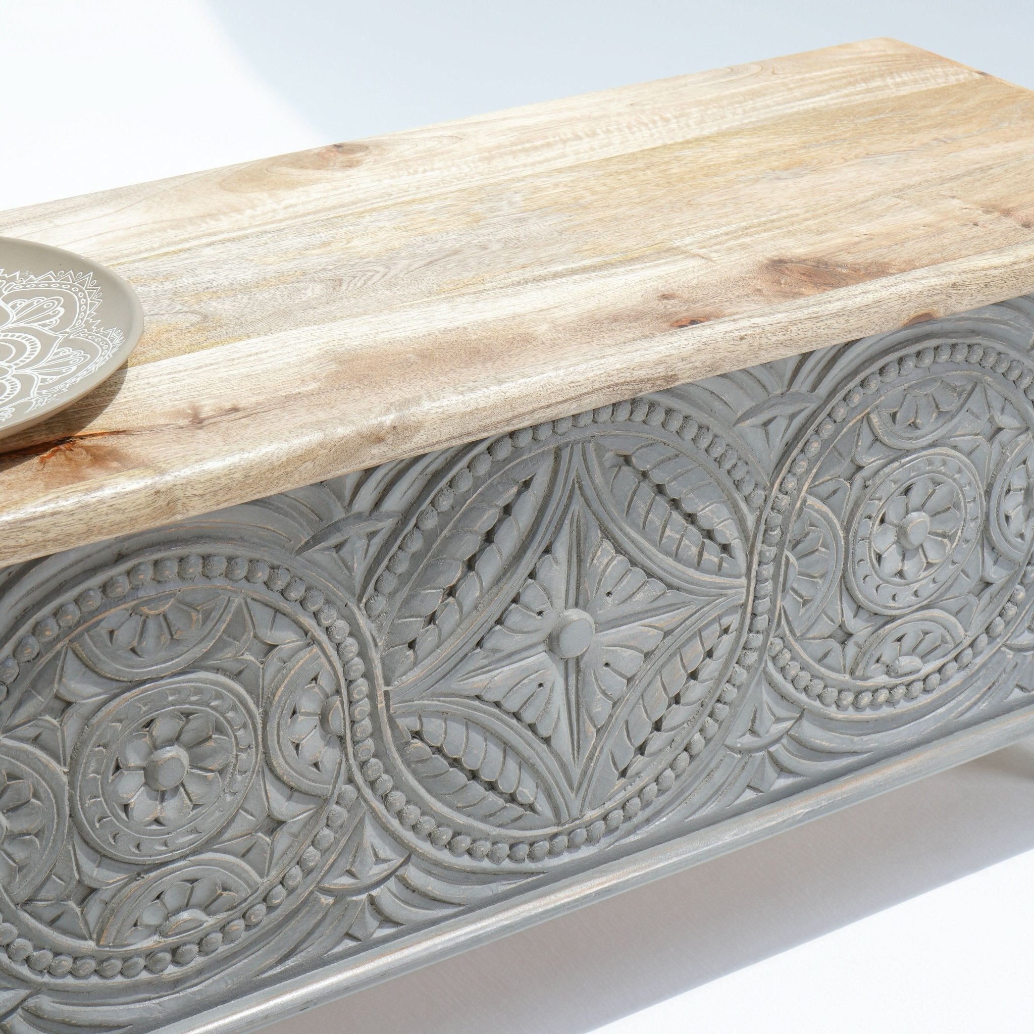 DARWIN WOODEN CARWED BOX - Art and craft furniture