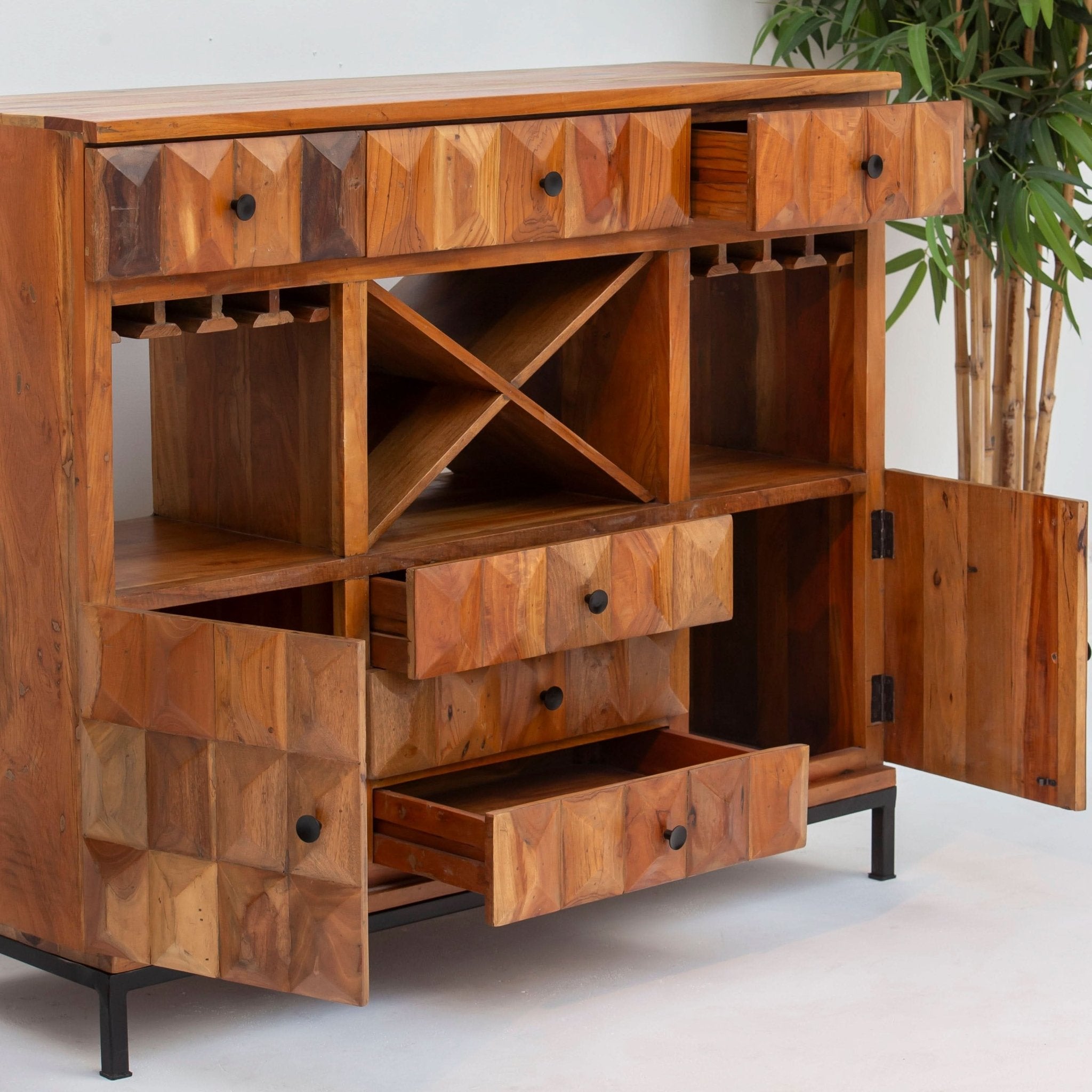 DIAMOND DESIGN BAR - Art and craft furniture