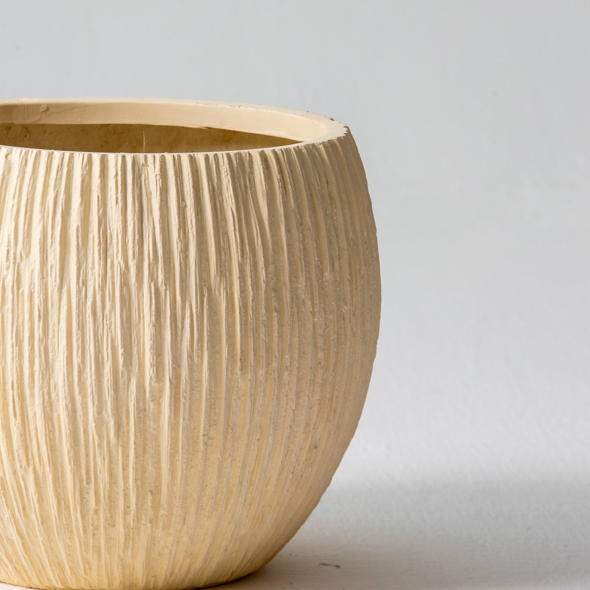 ELARA WHITE PLANTER - Art and craft furniture
