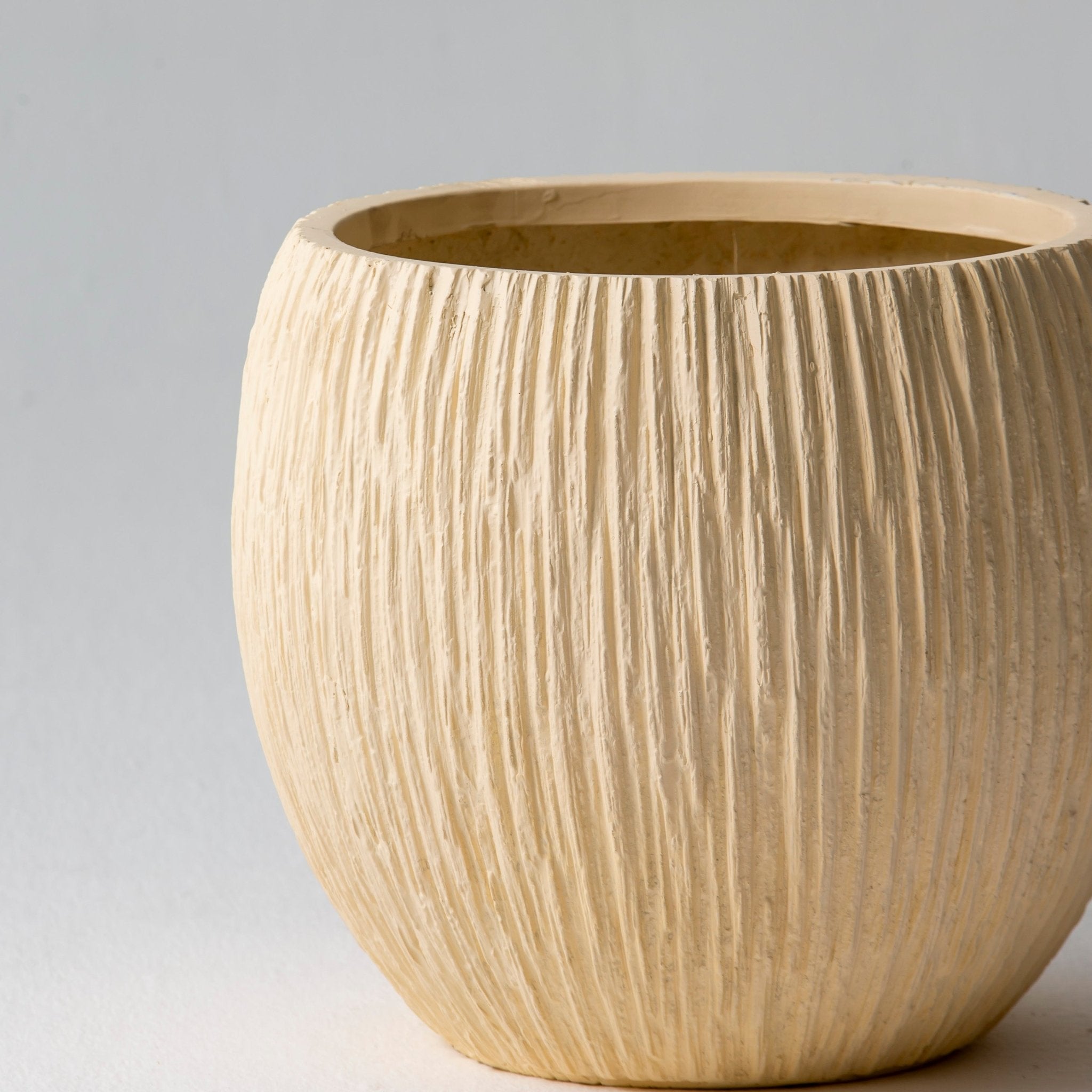 ELARA WHITE PLANTER - Art and craft furniture