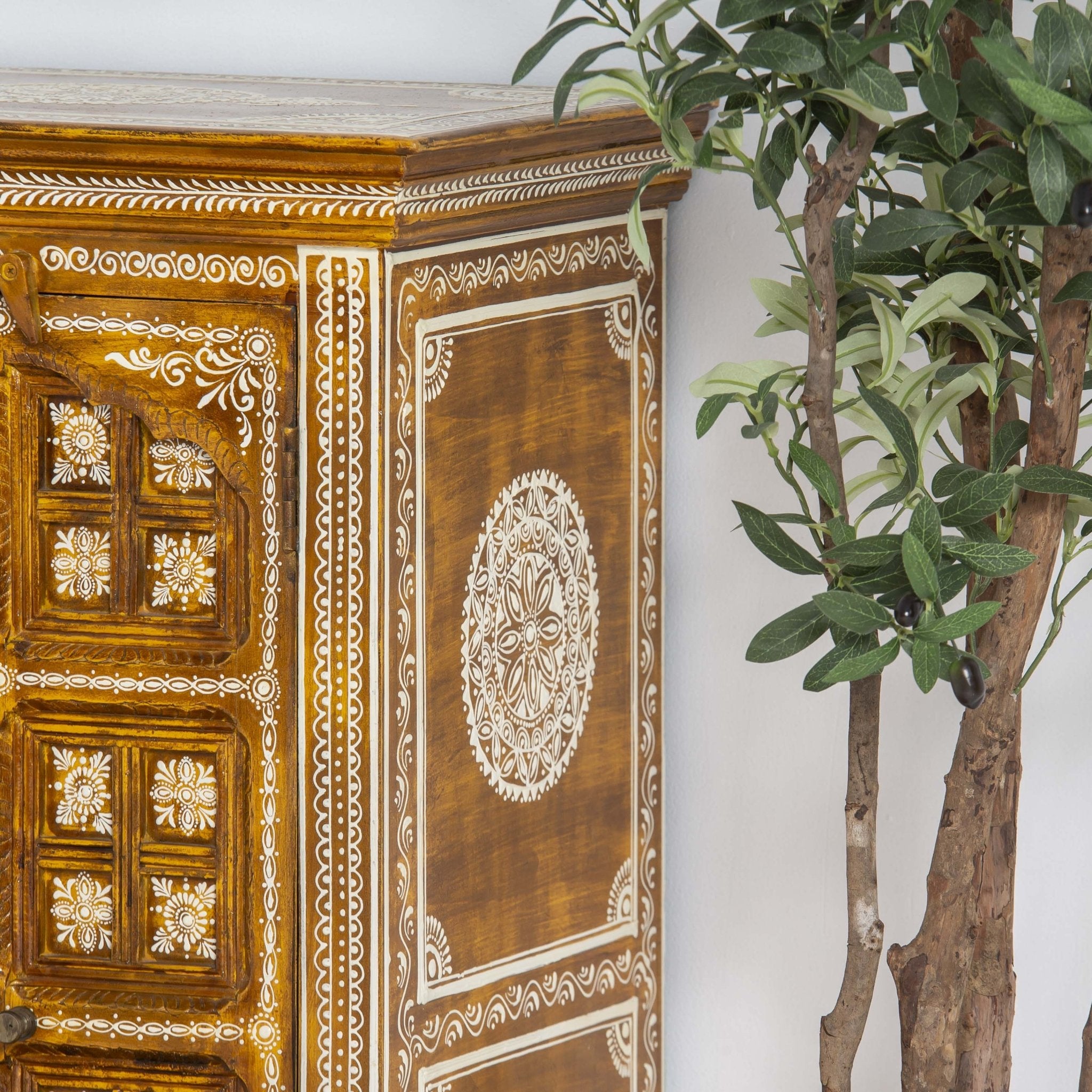 ELMORA PAINTING WOODEN CABINET - Art and craft furniture