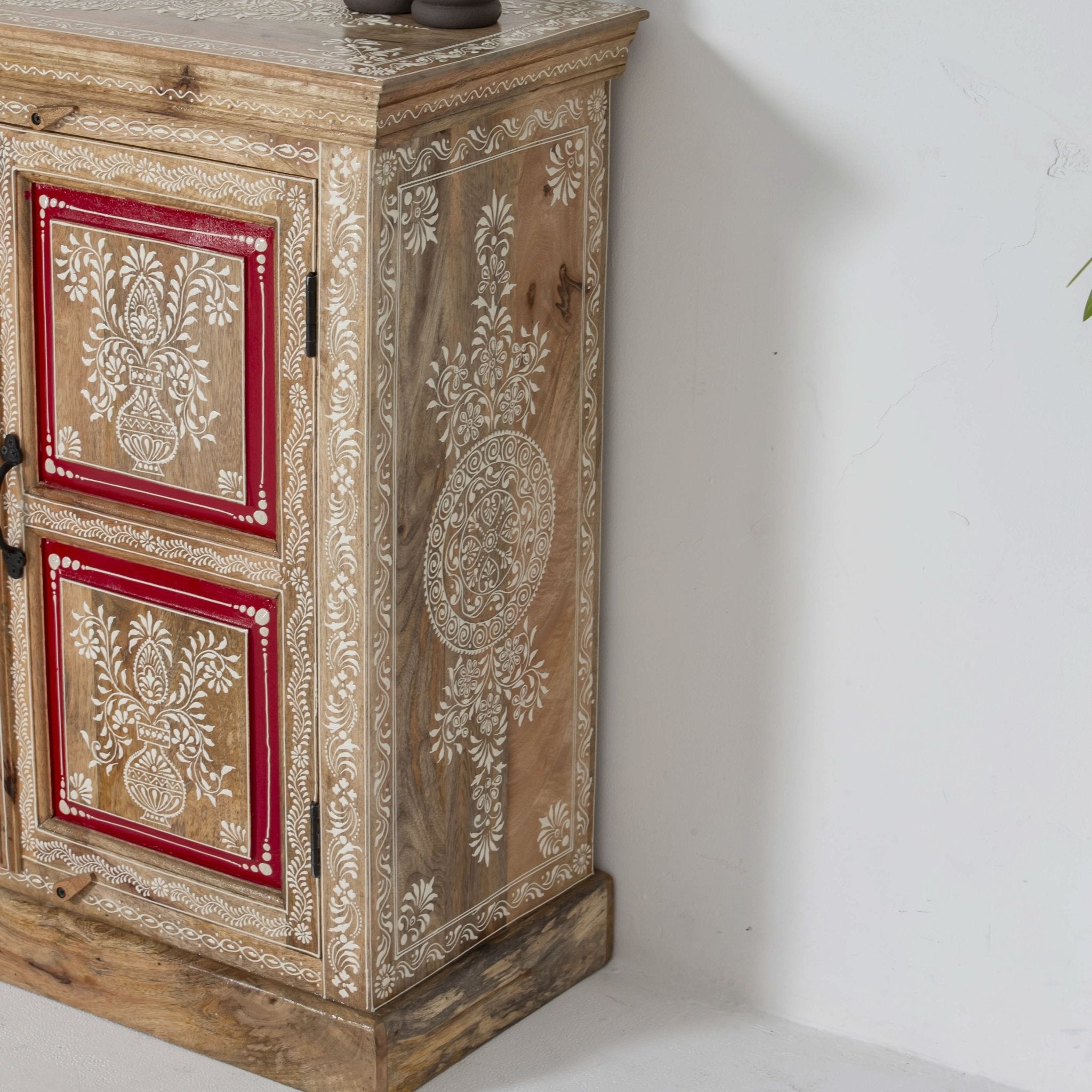 ELMORA PAINTING WOODEN SIDEBOARD - Art and craft furniture