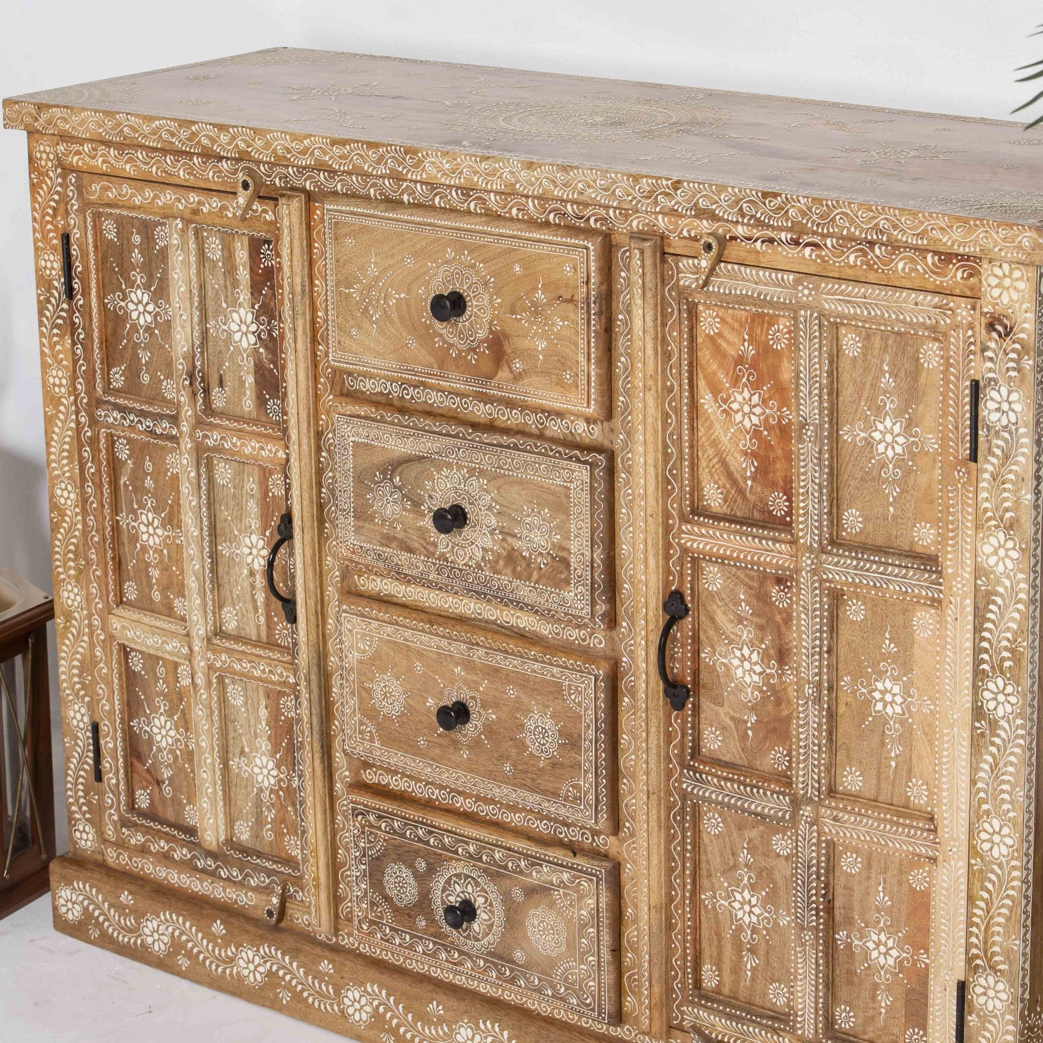 ELMORA PAINTING WOODEN SIDEBOARD - Art and craft furniture