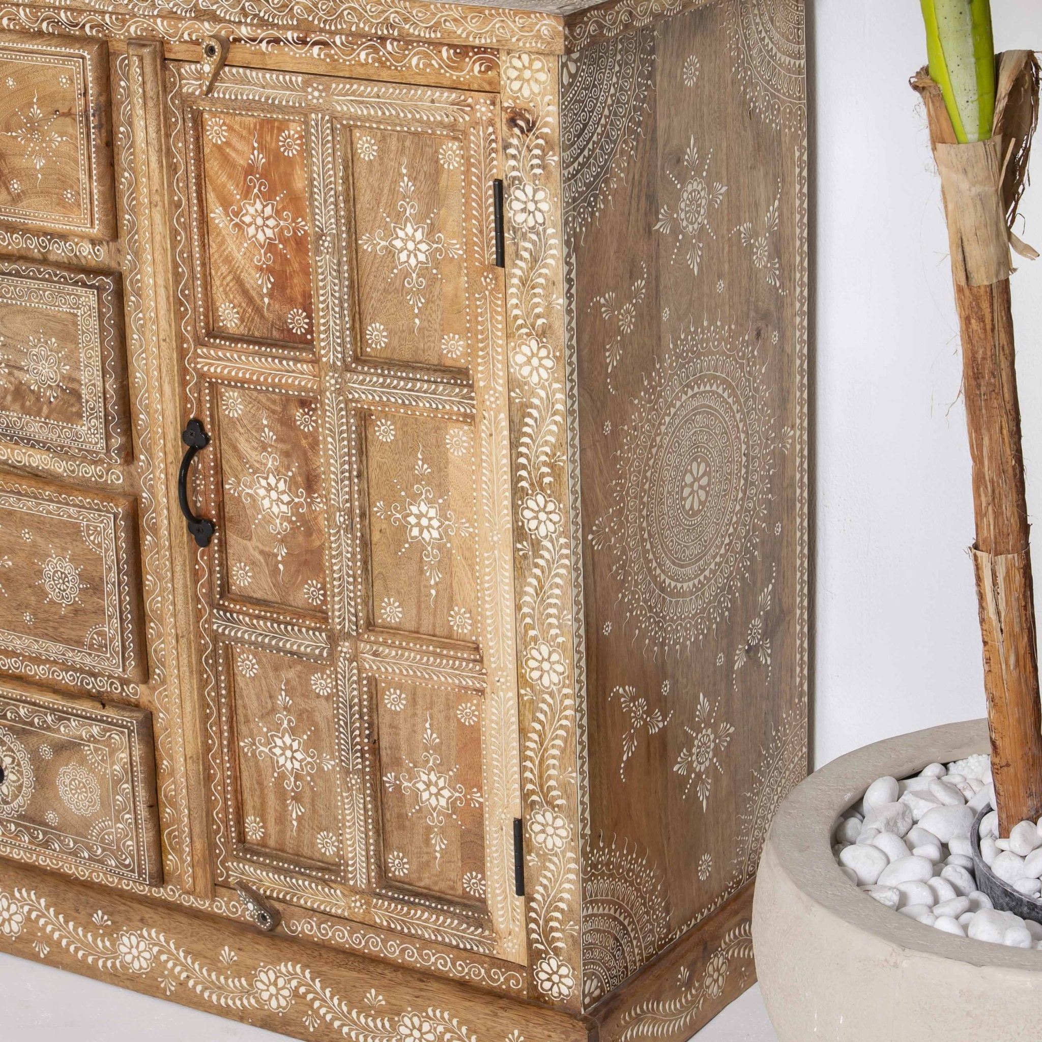 ELMORA PAINTING WOODEN SIDEBOARD - Art and craft furniture
