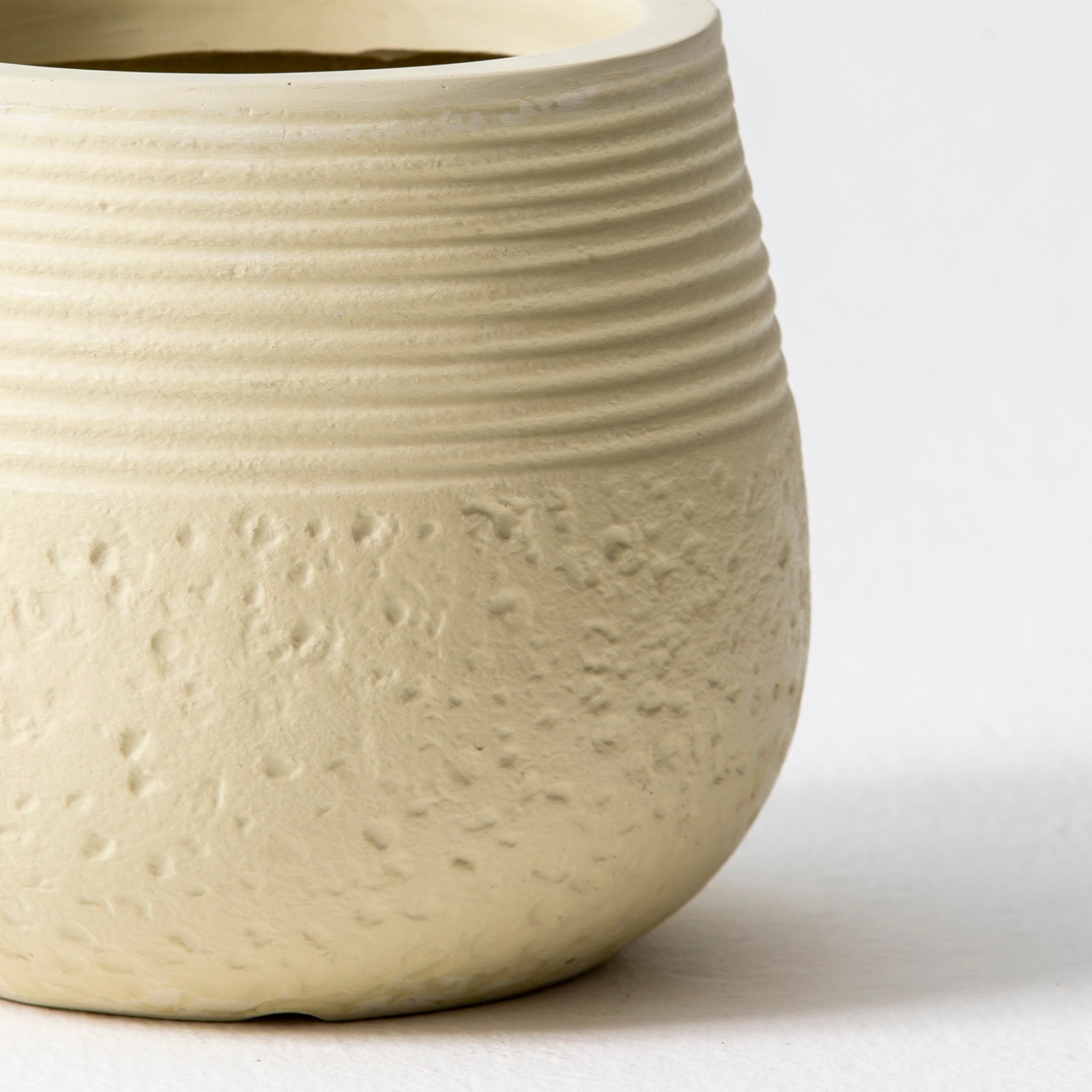 GENOA WHITE PLANTER - Art and craft furniture
