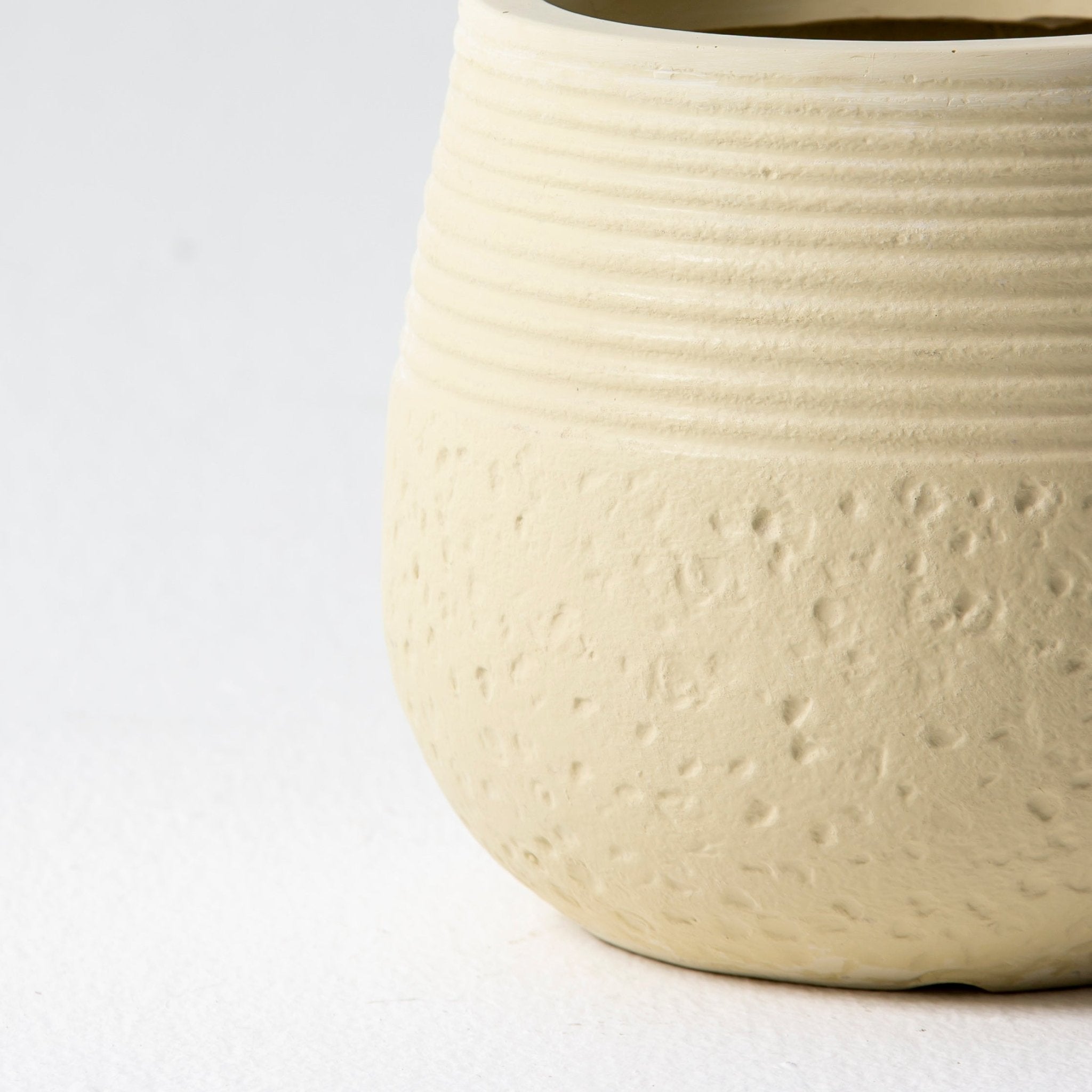 GENOA WHITE PLANTER - Art and craft furniture