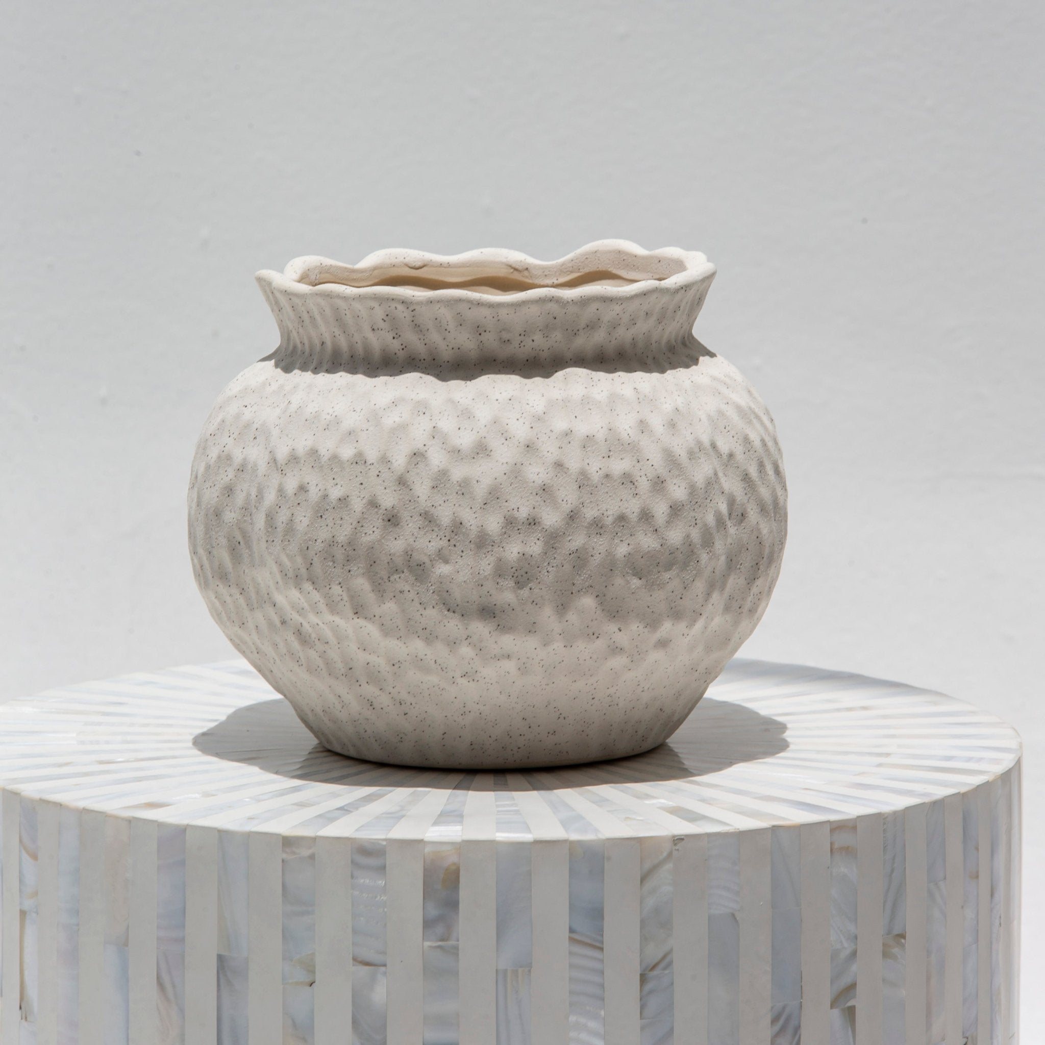 HAMMERED POT - Art and craft furniture