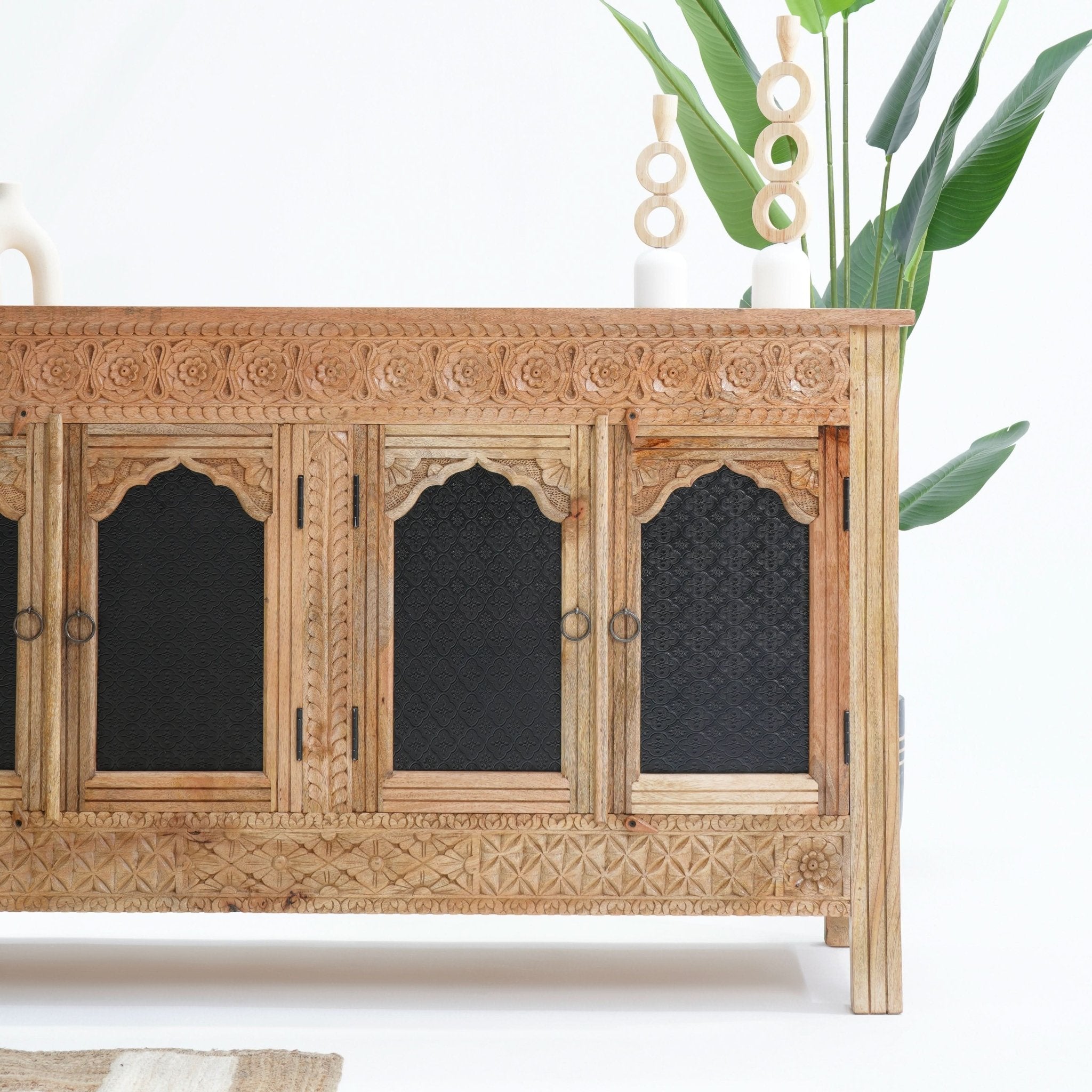 HERITAGE FOUR DOOR SIDEBOARD - Art and craft furniture