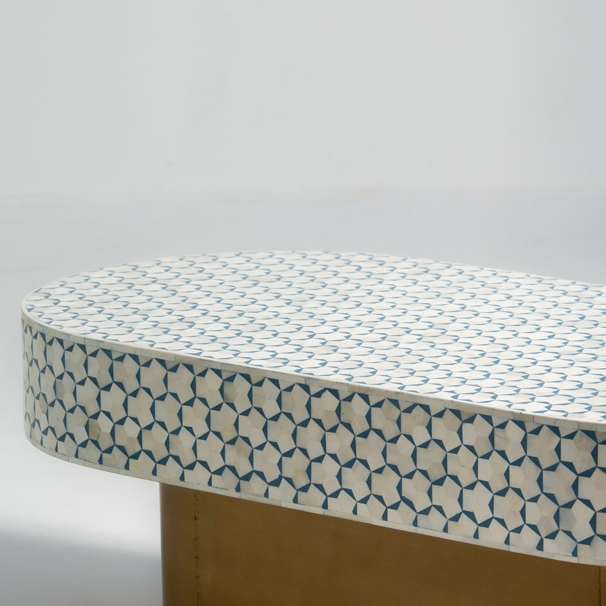 MAJESTIC INLAY OVAL SHAPE COFFEE TABLE - Art and craft furniture