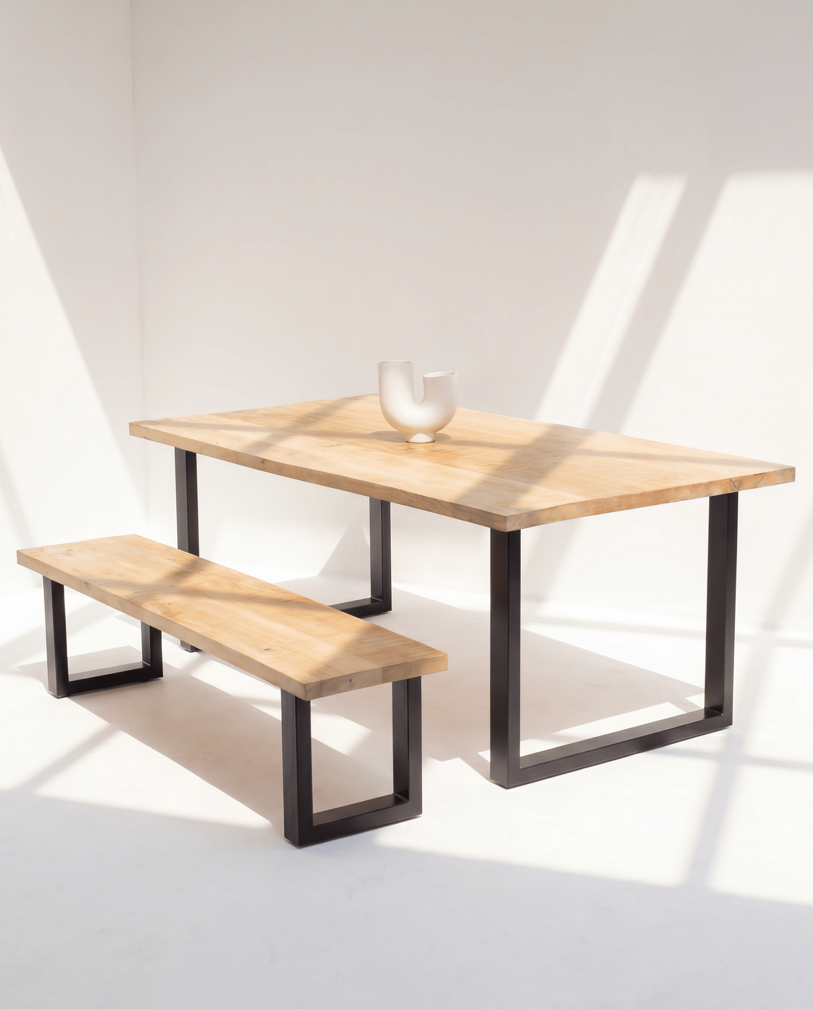 MANGO AURA U LEG DINING TABLE - Art and craft furniture