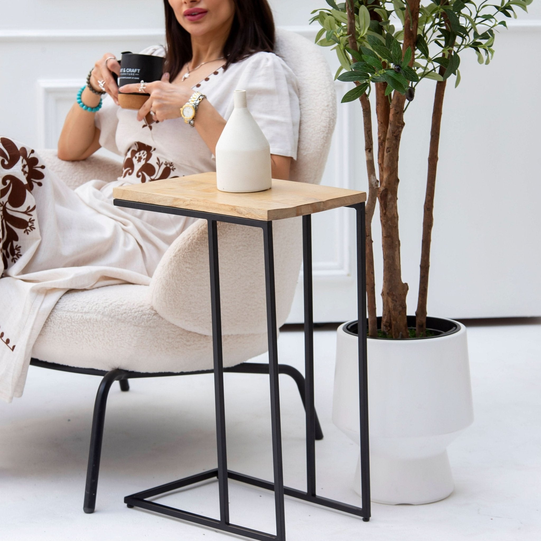 MANGOEDGE SIDE TABLE - Art and craft furniture