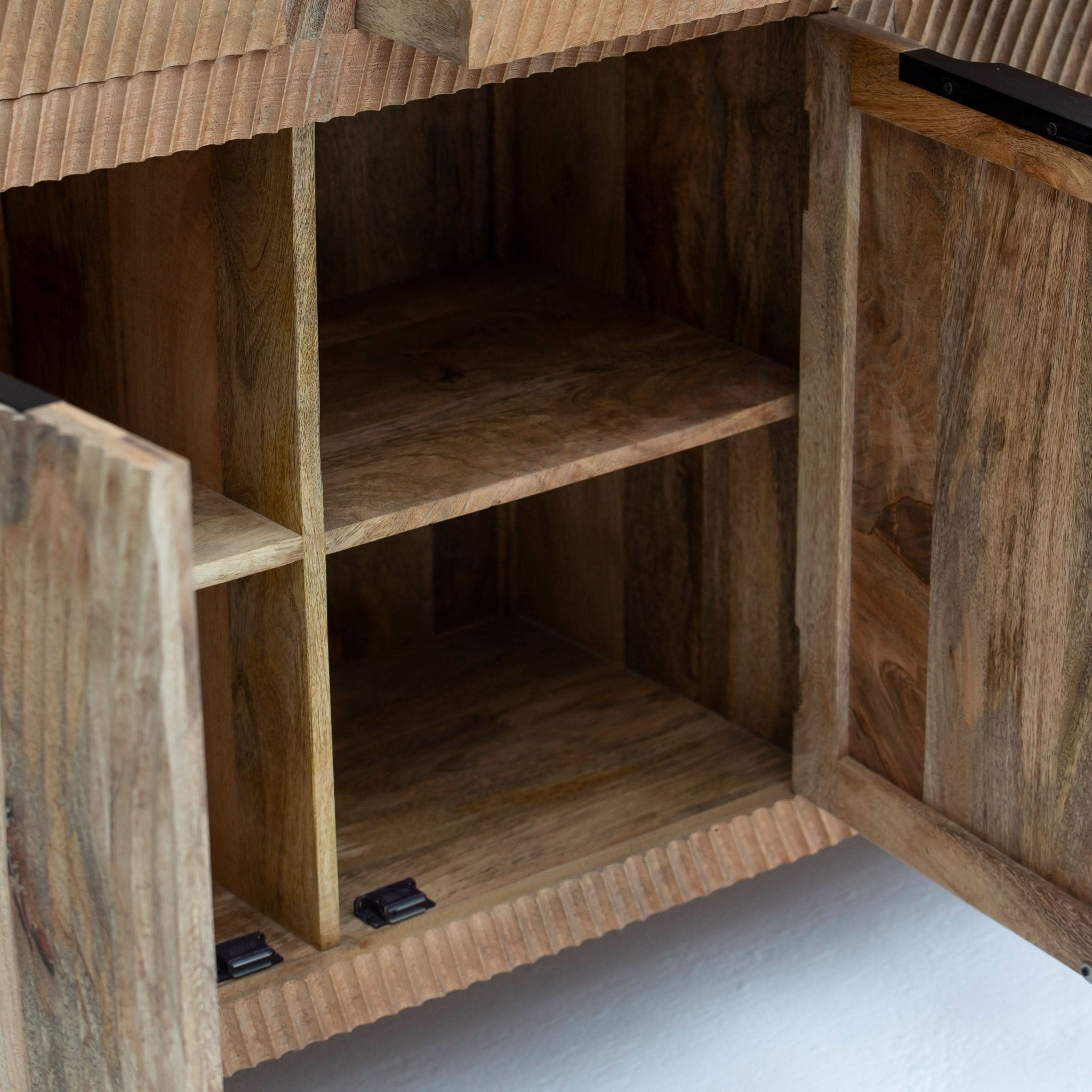 MELBOURNE WOODEN SIDEBOARD - Art and craft furniture