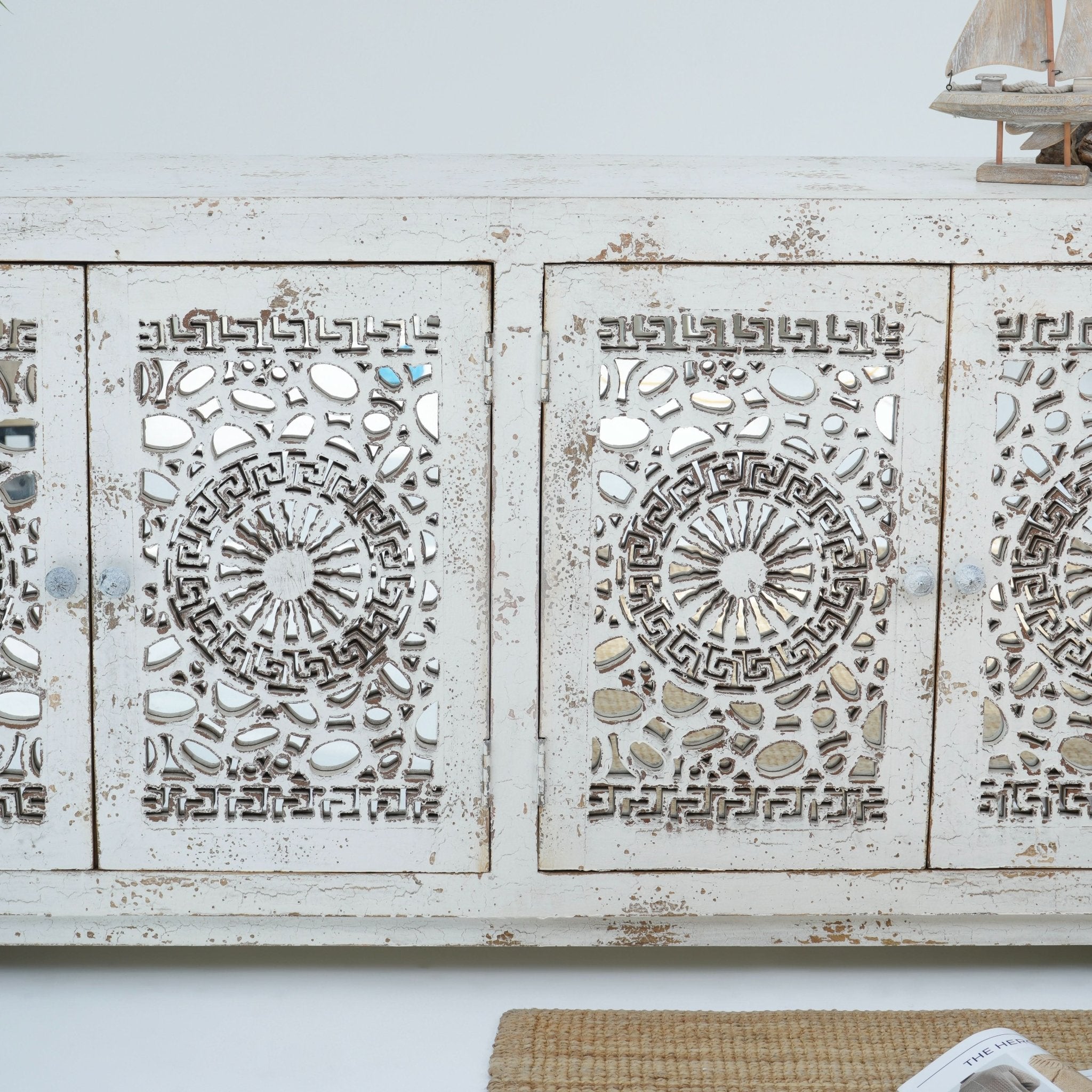 MILANESE FOUR DOOR SIDEBOARD - Art and craft furniture