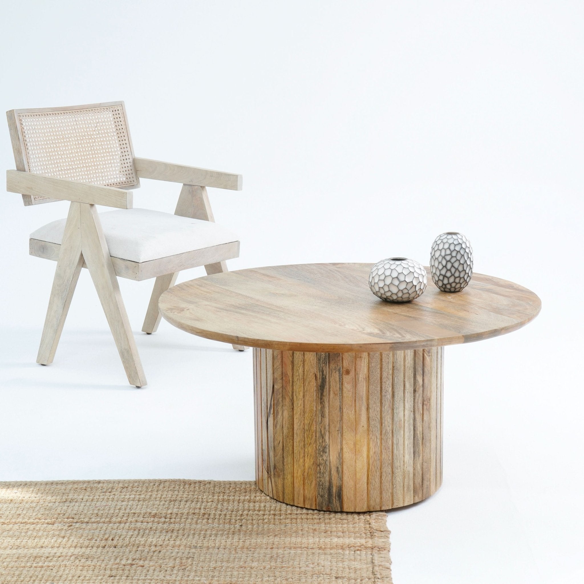 MONETERA WOODEN ROUND COFFEE TABLE - Art and craft furniture
