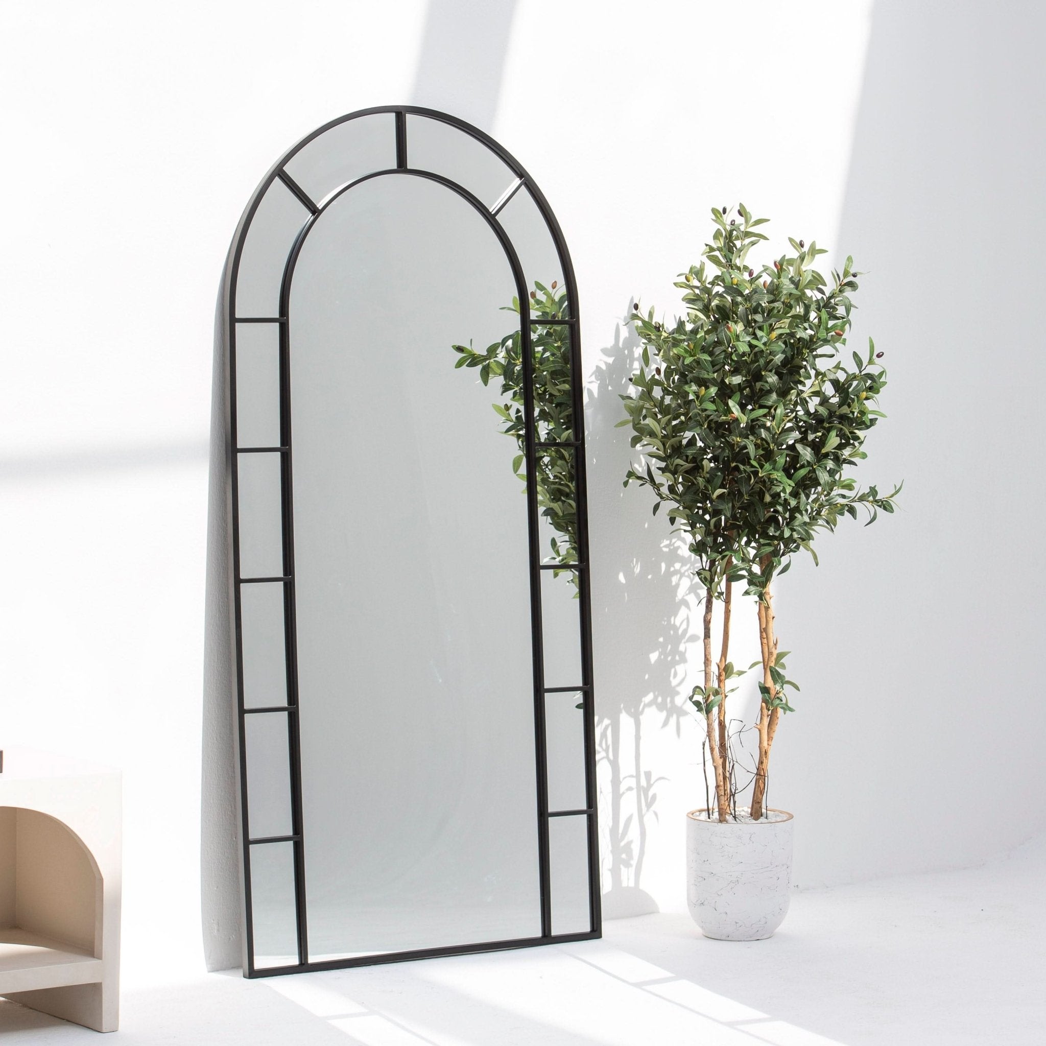 OSTRAVA BLACK METAL ROUND TOP MIRROR FRAME - Art and craft furniture