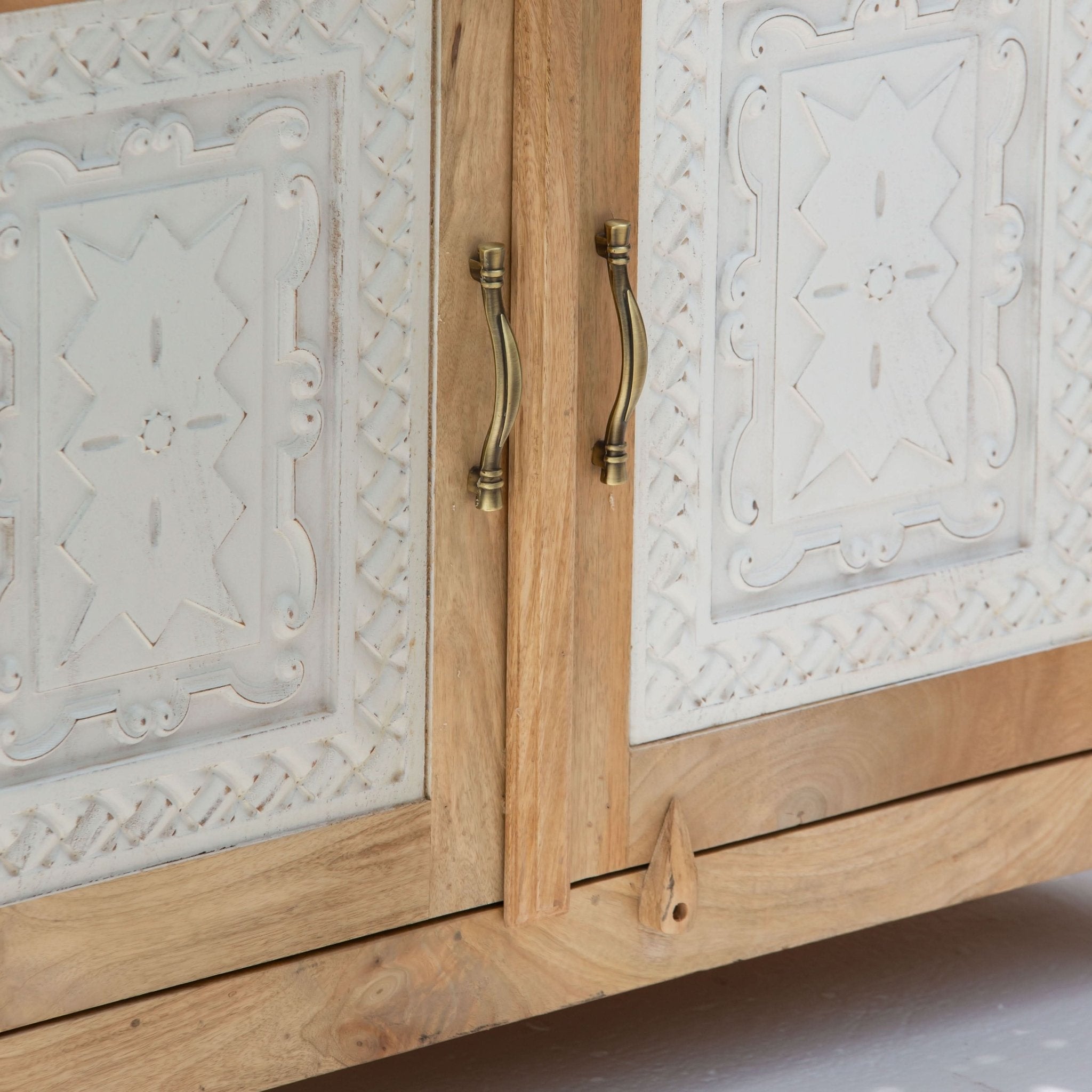 PUSHKAR WOODEN CARVING SIDEBOARD - Art and craft furniture