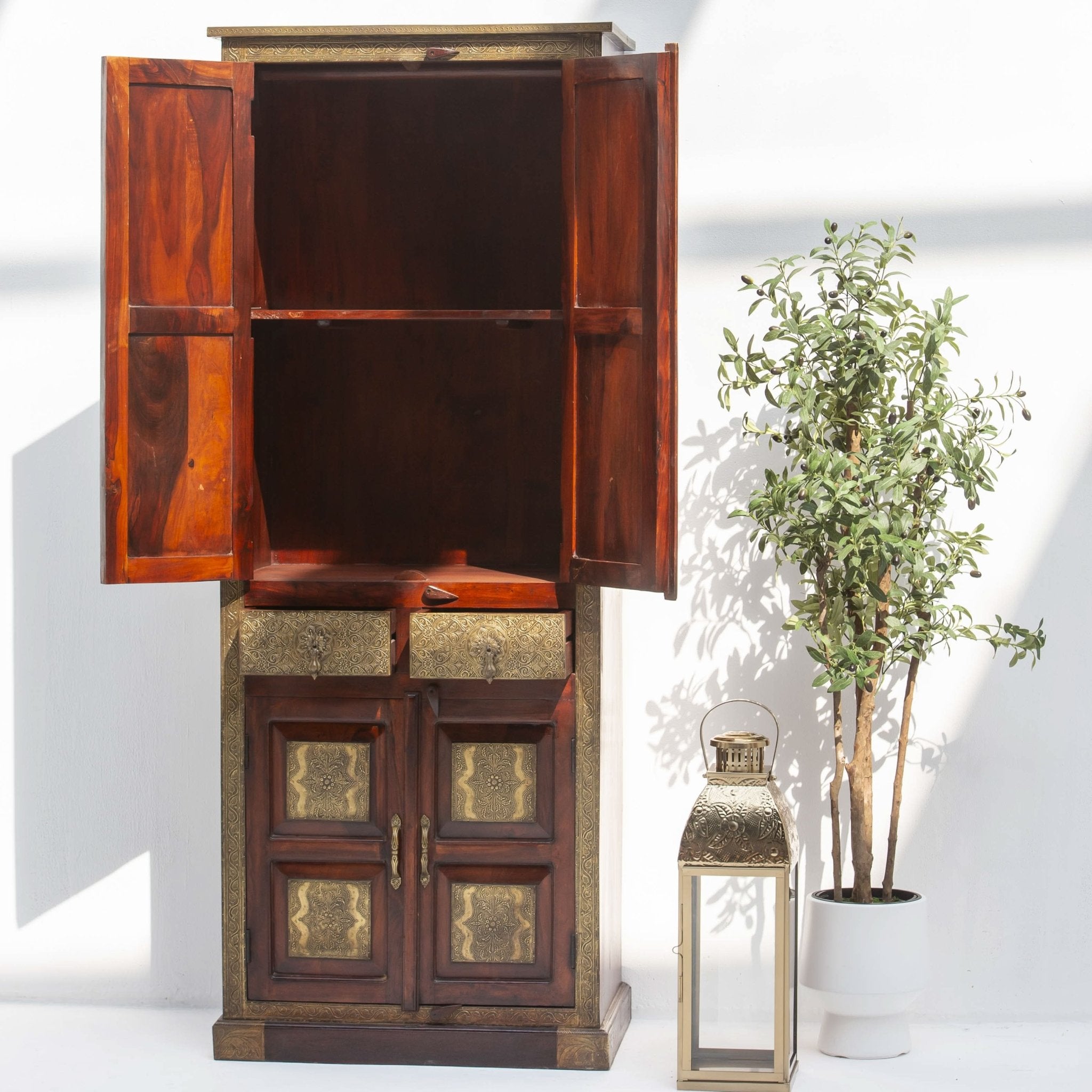 RICHMOND 4 DOORS 2 DRAWERS BRASS CABINET - Art and craft furniture
