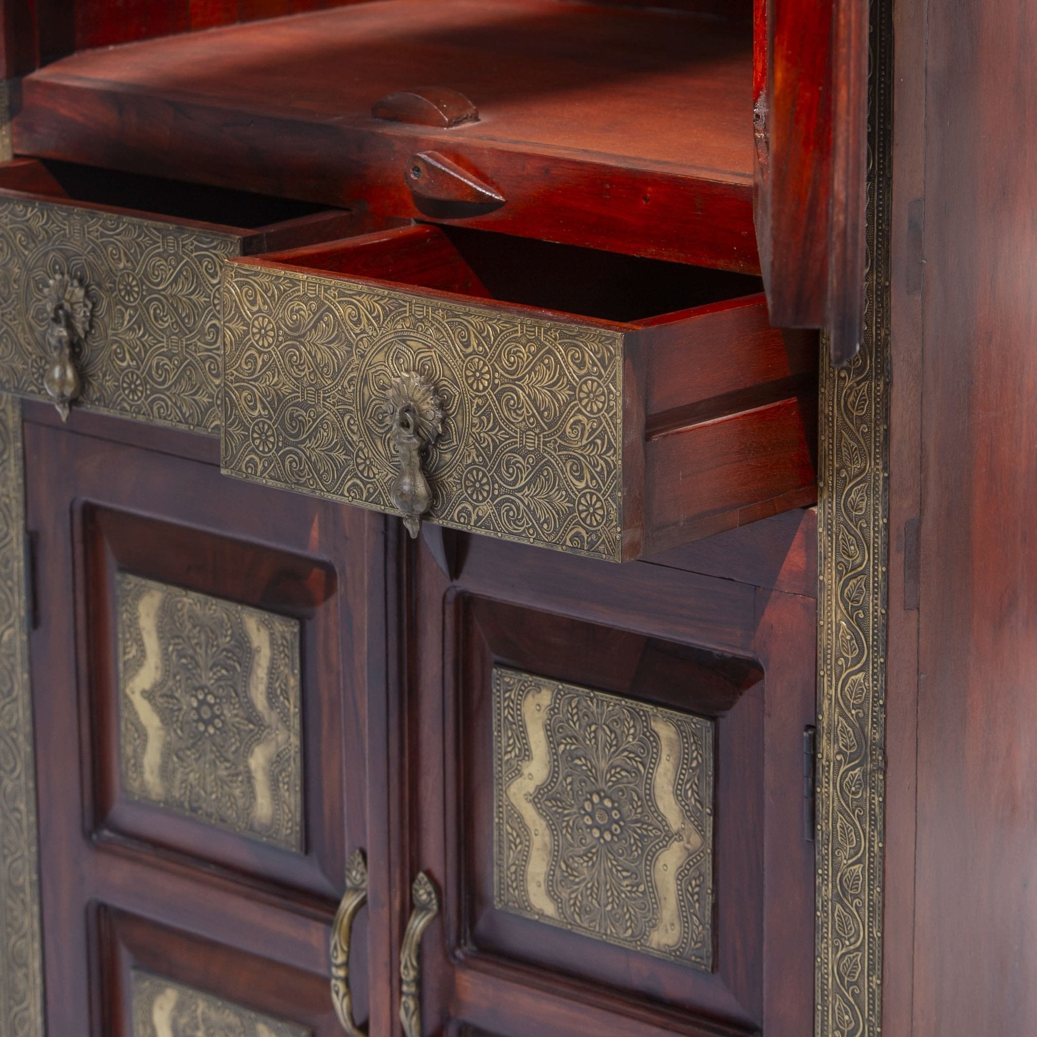 RICHMOND 4 DOORS 2 DRAWERS BRASS CABINET - Art and craft furniture