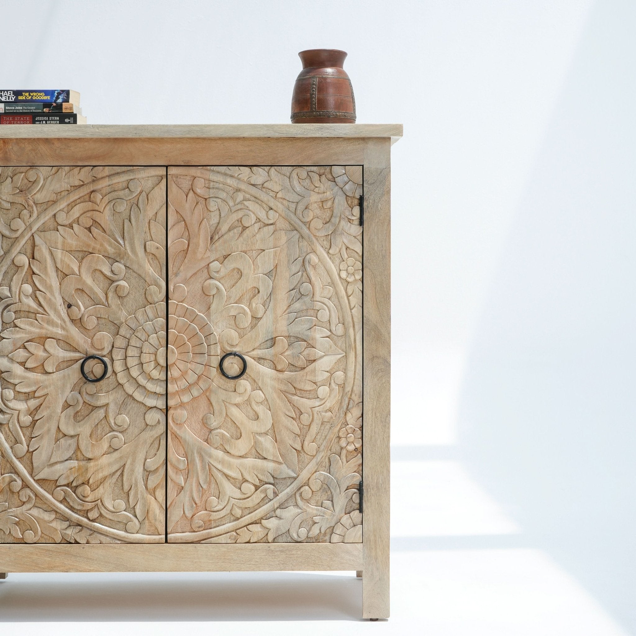 RIYAN CARVING SIDEBOARD - Art and craft furniture