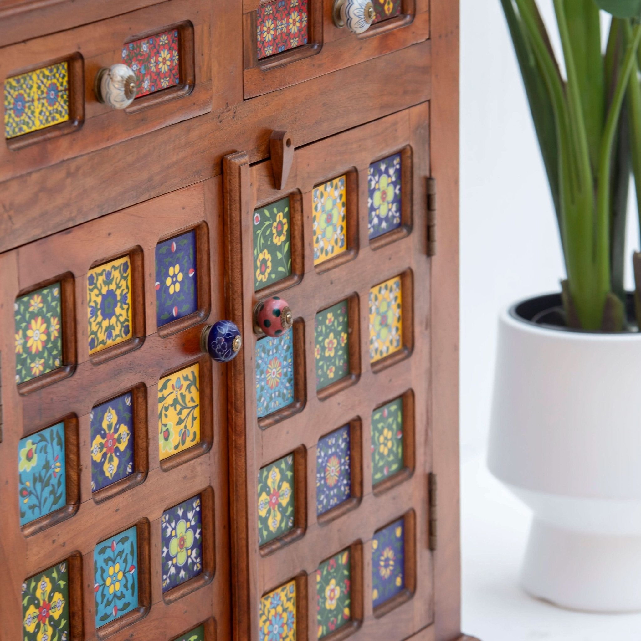 SHESTILE TILE FTD SIDEBOARD - Art and craft furniture