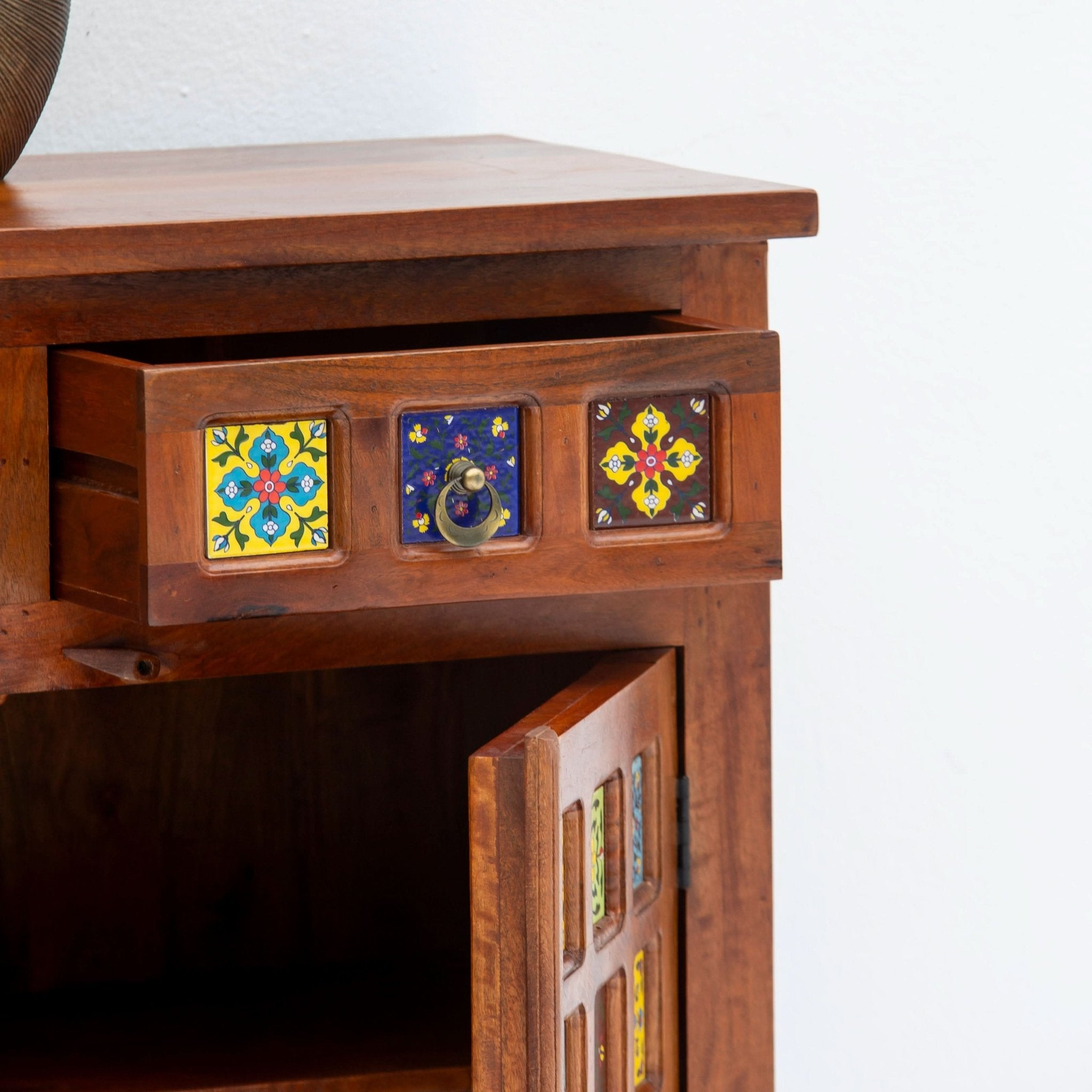 SHESTILE WDN TILE FTD SIDEBOARD - Art and craft furniture