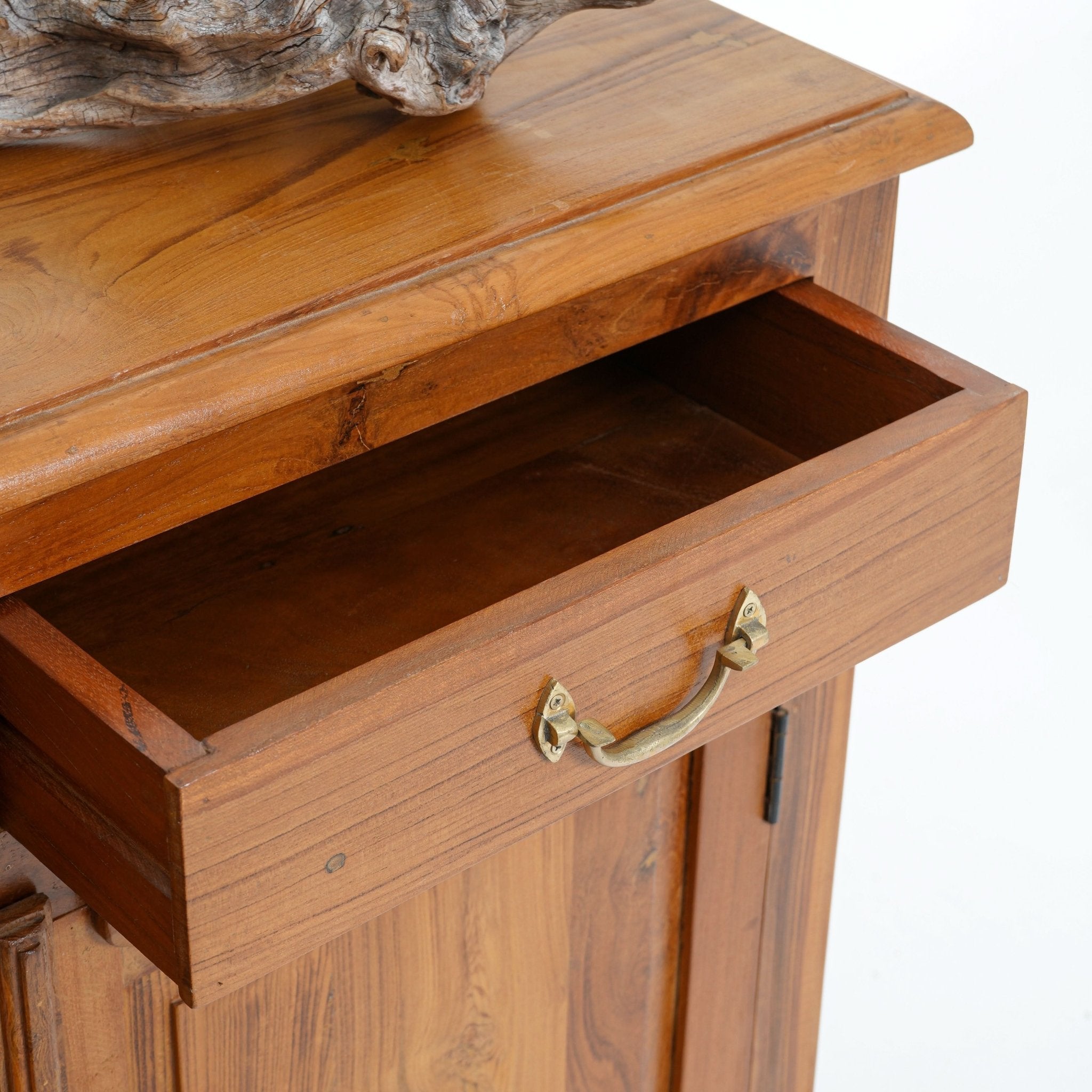 THE CRESCENT THREE DOOR THREE DOOR SIDEBOARD - Art and craft furniture