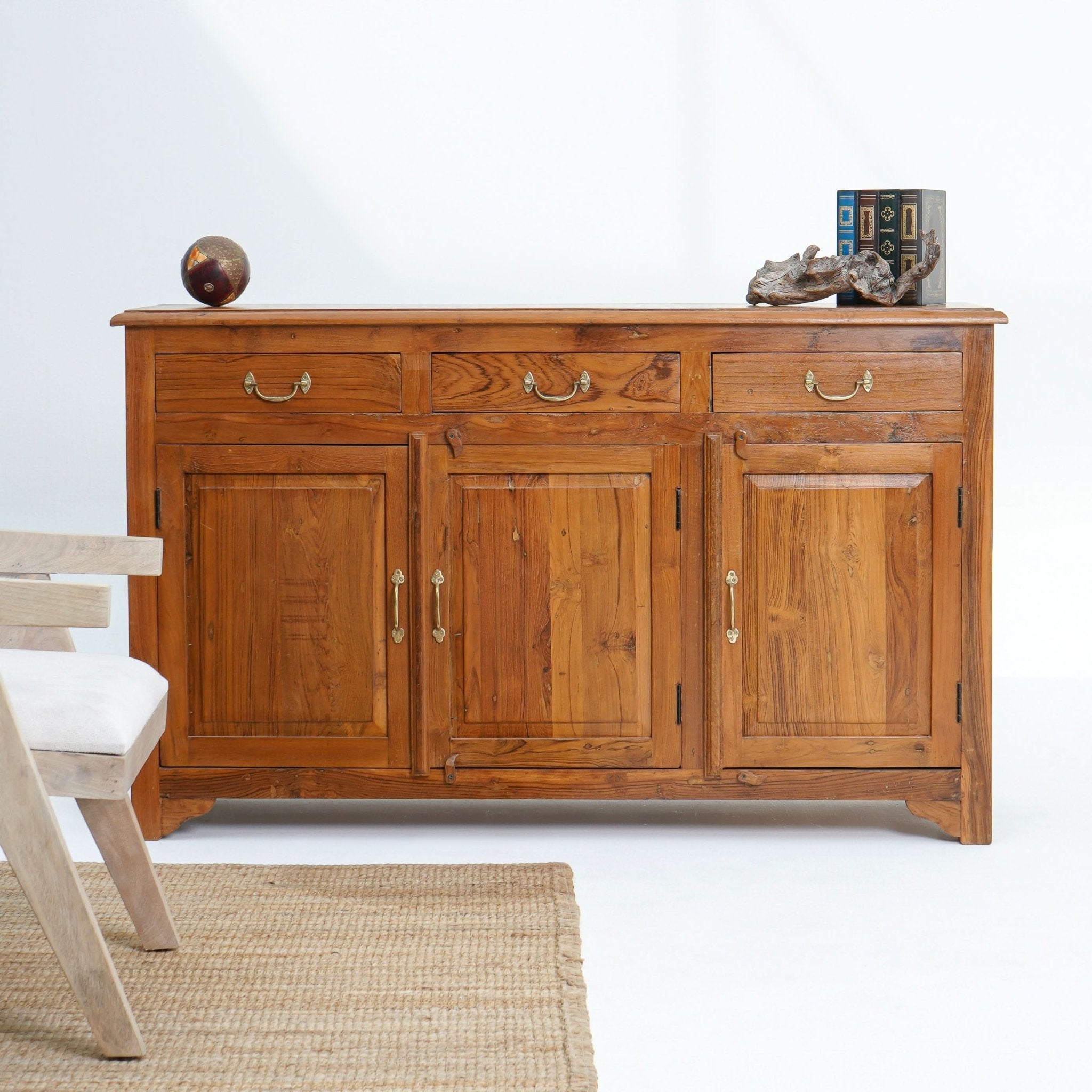 THE CRESCENT THREE DOOR THREE DOOR SIDEBOARD - Art and craft furniture