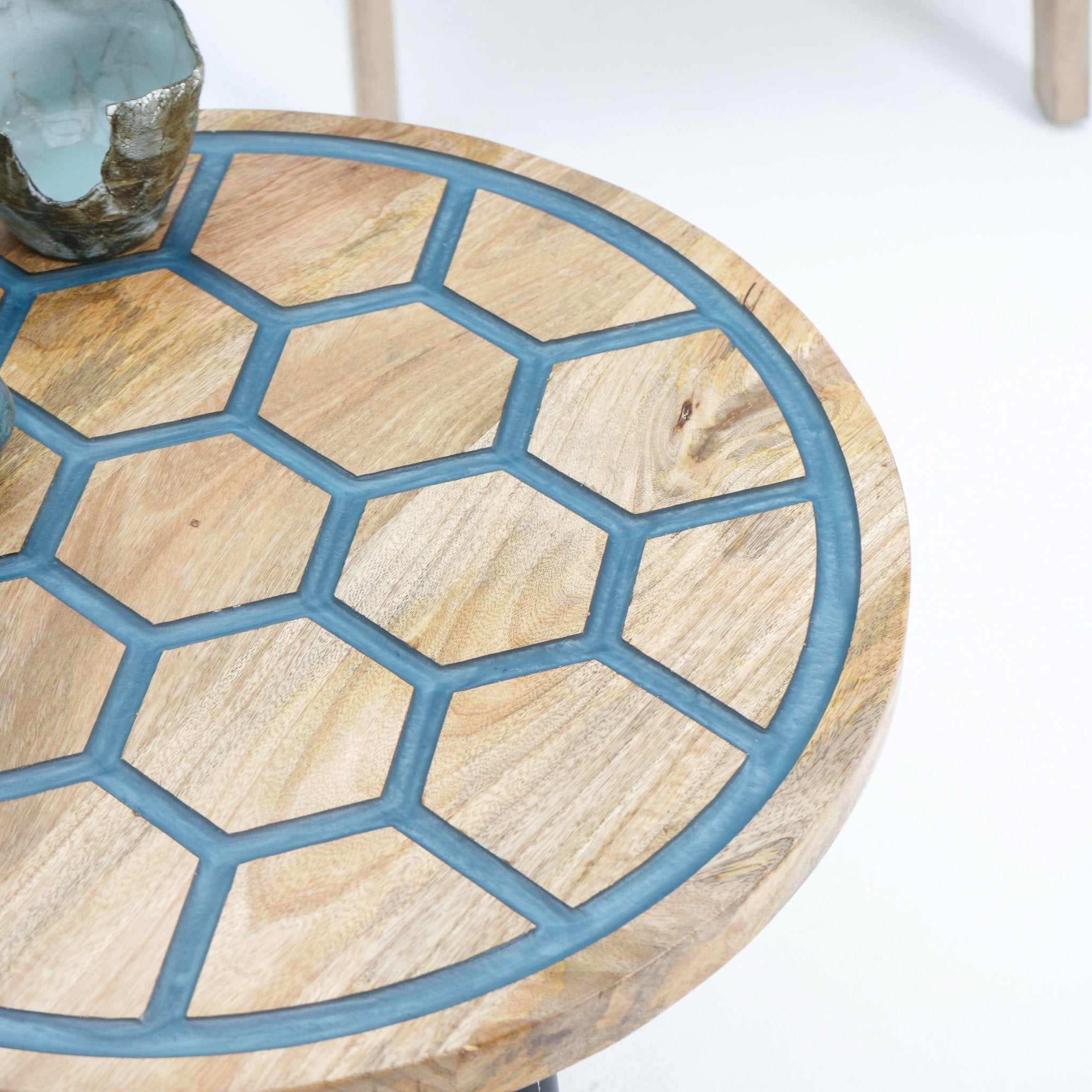 THE GRACEFUL ROUND MAHOGANY COFFEE TABLE - Art and craft furniture