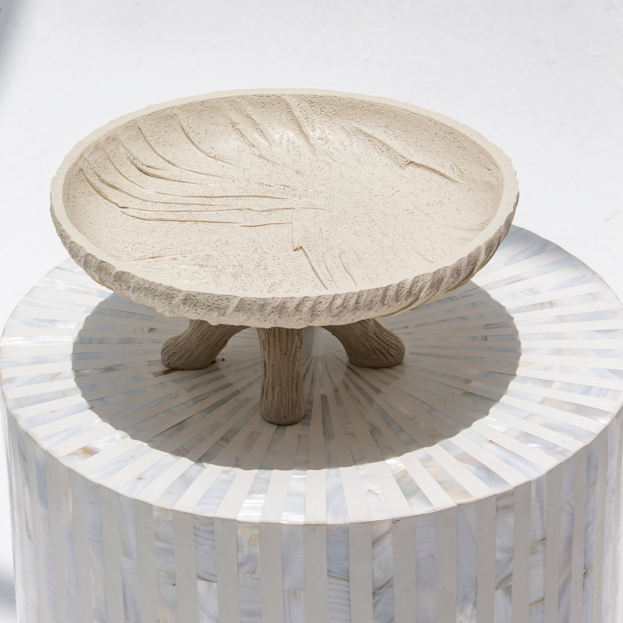 TRIPOD OFF WHITE DISH - Art and craft furniture