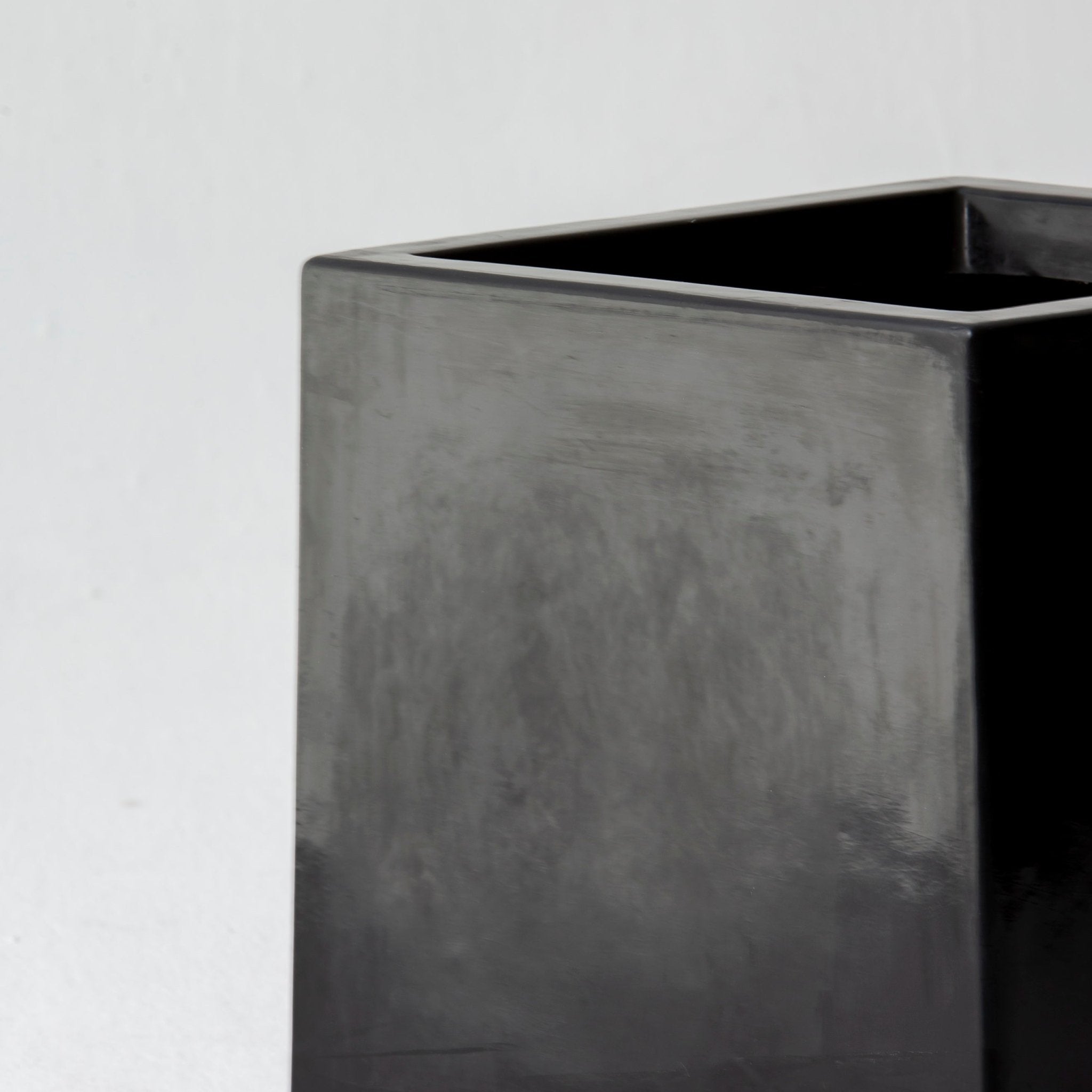 VERDELUX BLACK PLANTER - Art and craft furniture