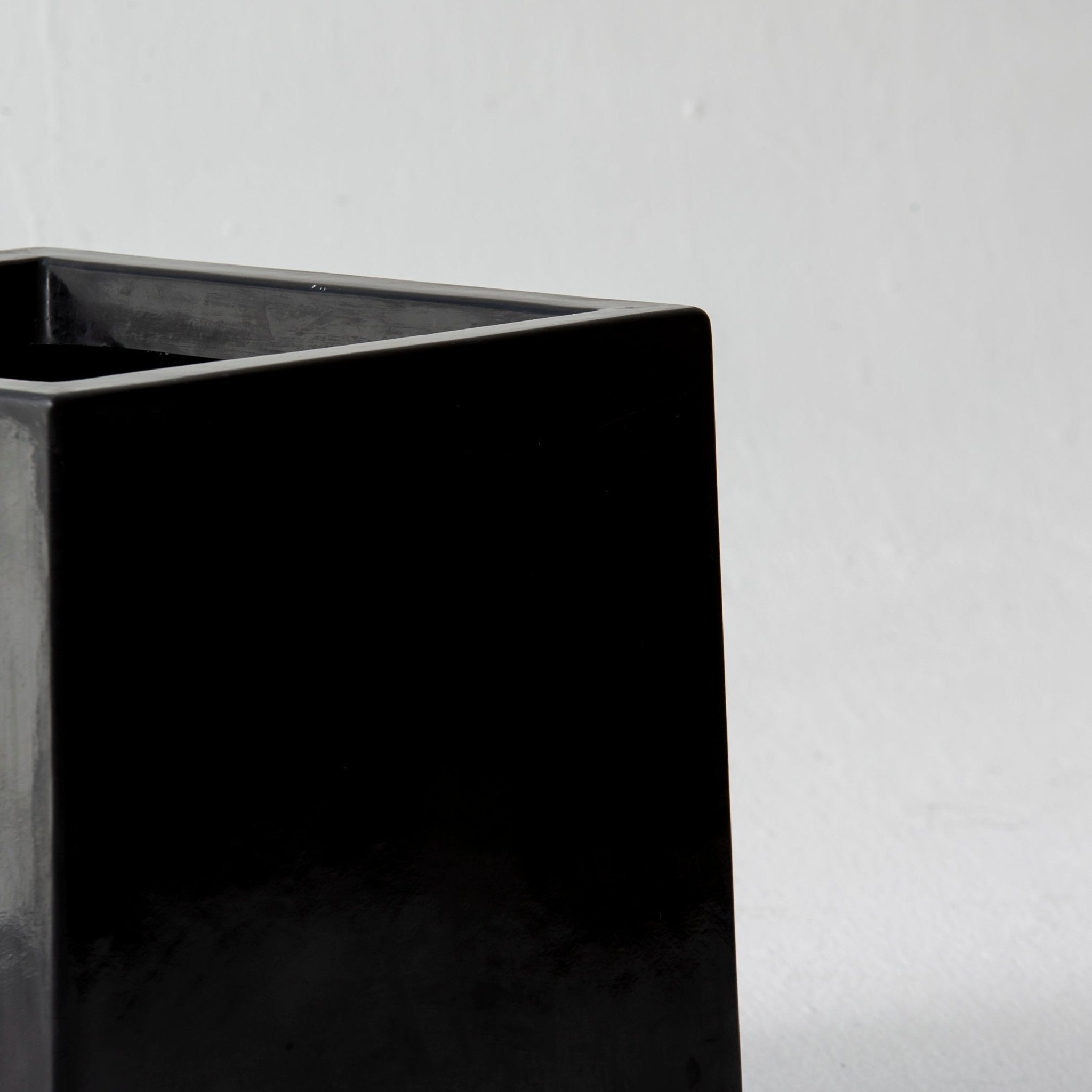 VERDELUX BLACK PLANTER - Art and craft furniture