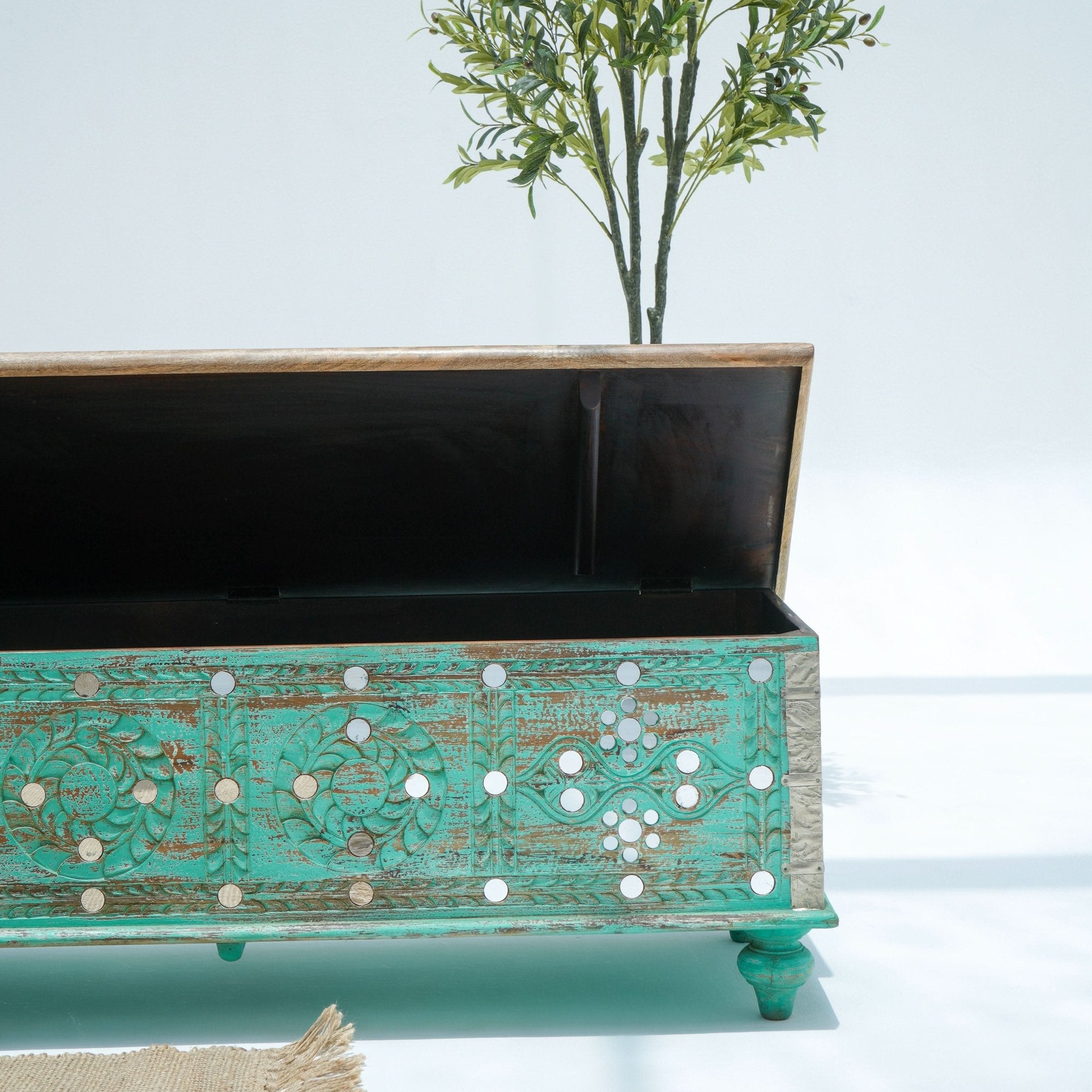 VINTAGE WOODEN ANTIQUE BOX - Art and craft furniture