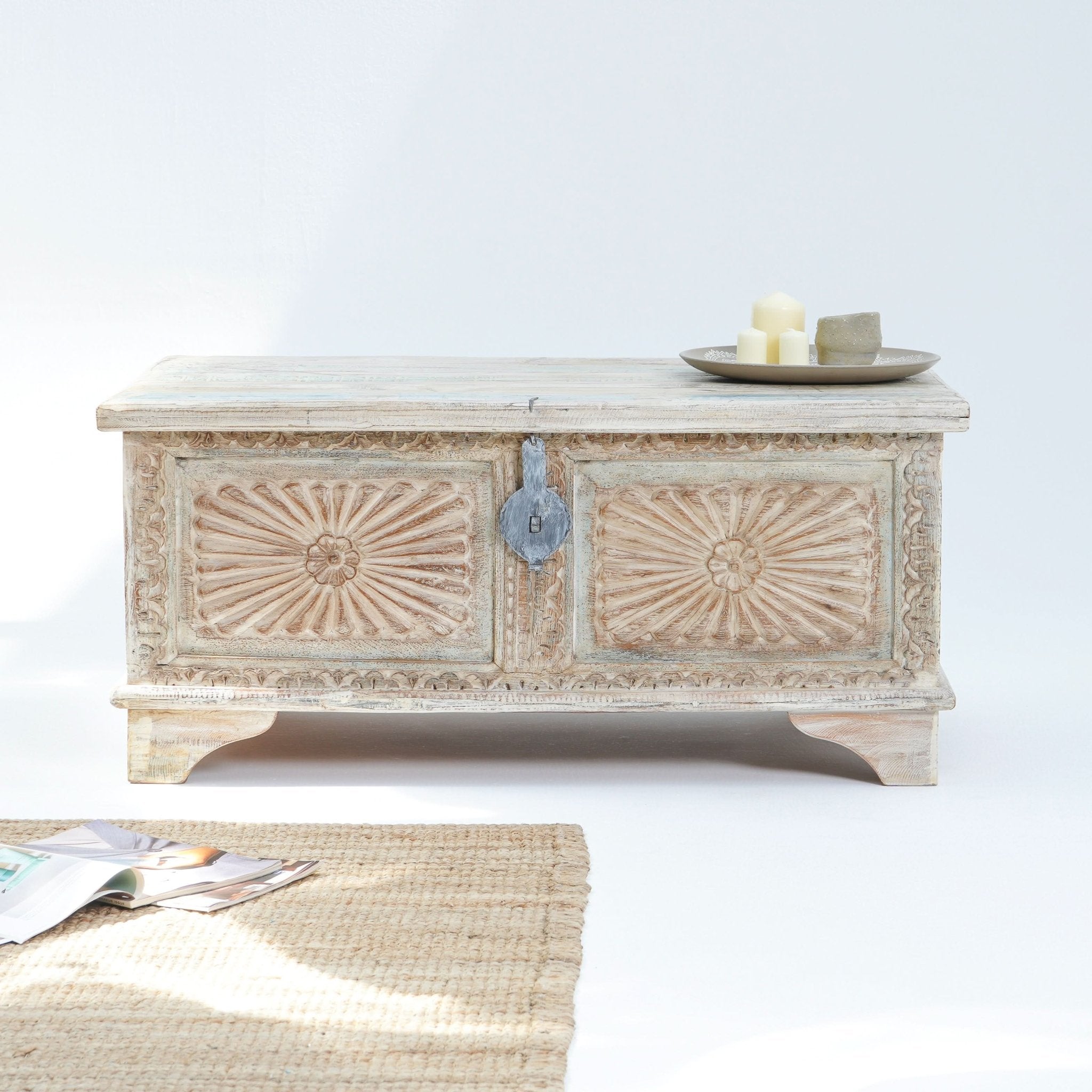 WOODEN ANTIQUE BOX - Art and craft furniture