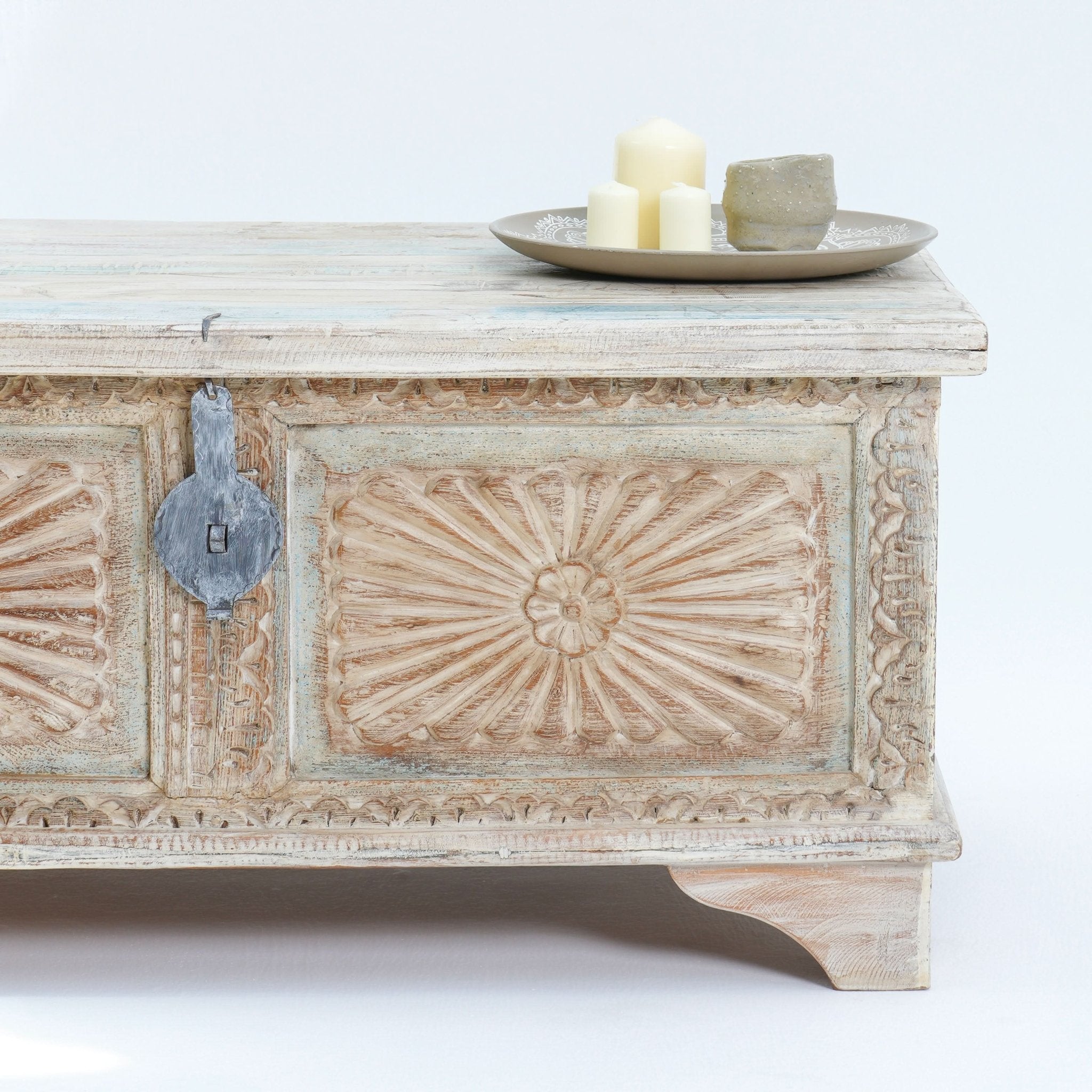 WOODEN ANTIQUE BOX - Art and craft furniture