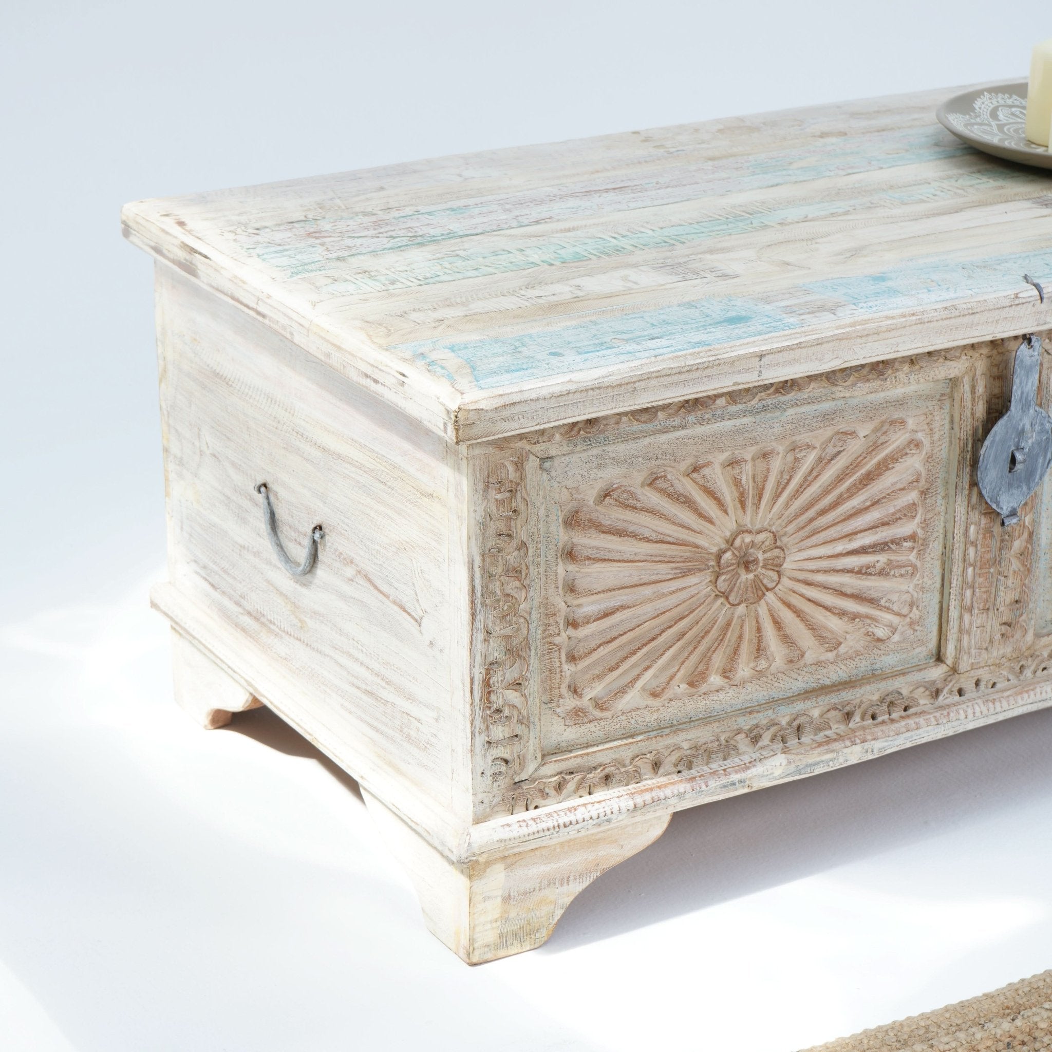 WOODEN ANTIQUE BOX - Art and craft furniture