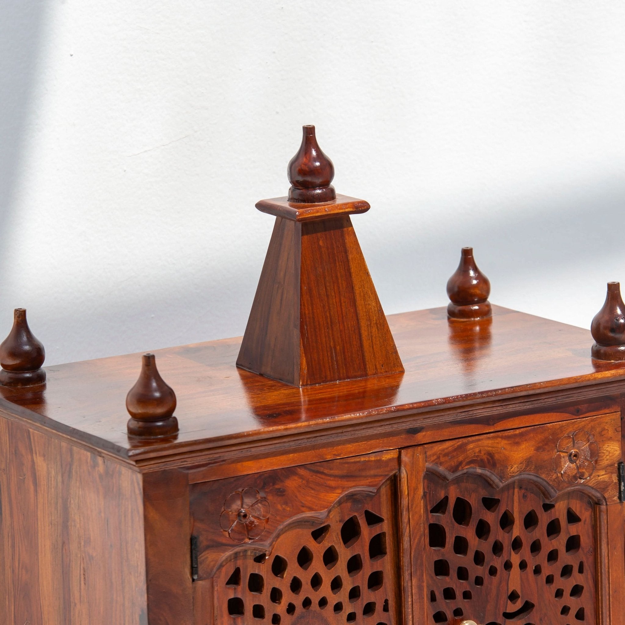 WOODEN TEMPLE - Art and craft furniture