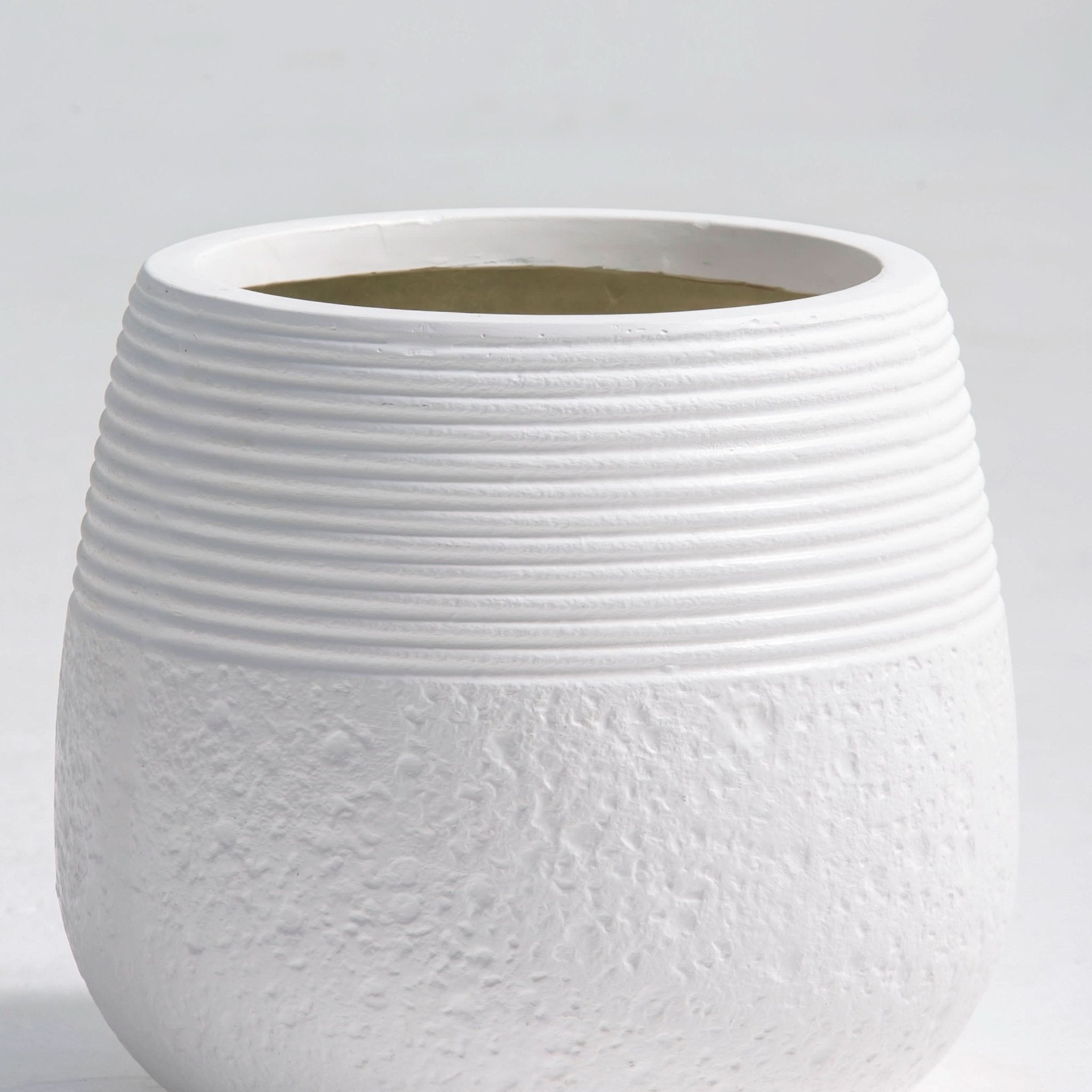 ZENO ROUND FIBER PLANT POT - Art and craft furniture
