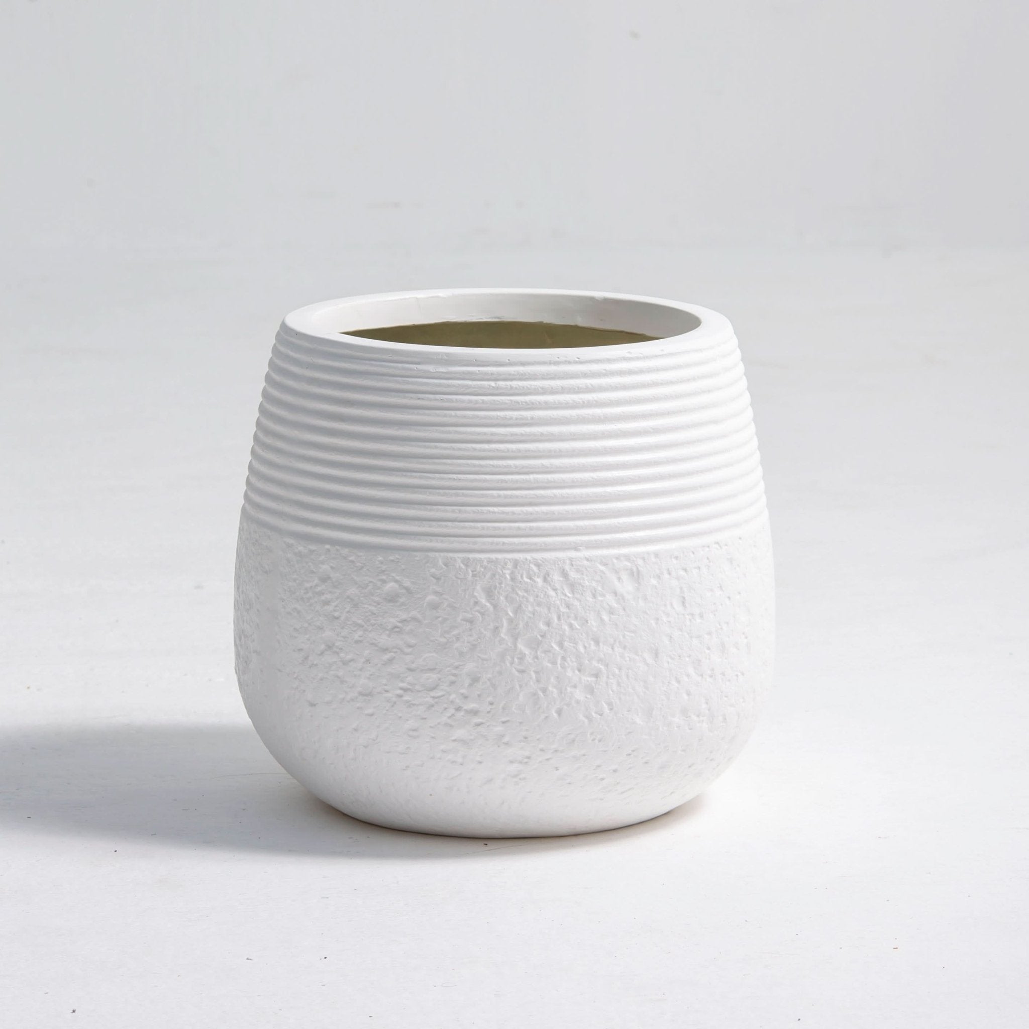 ZENO ROUND FIBER PLANT POT - Art and craft furniture